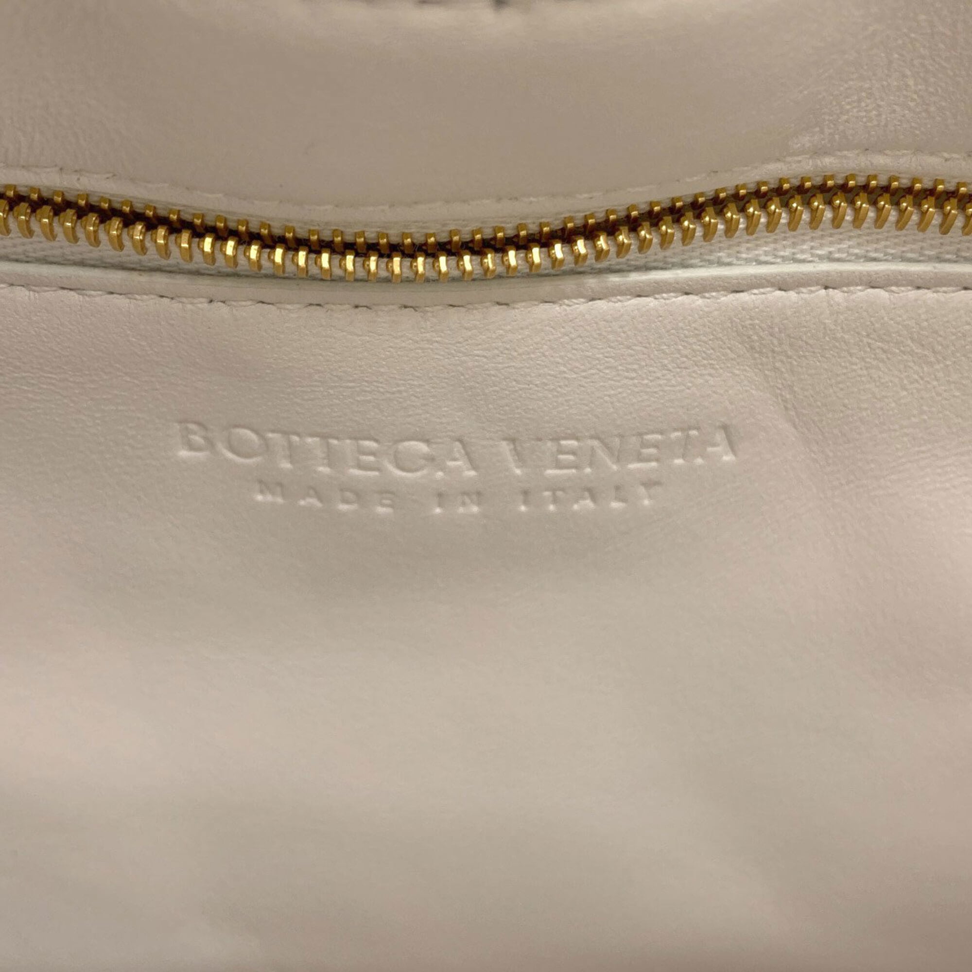 Bottega Veneta White Leather Handbag (Pre-Owned)