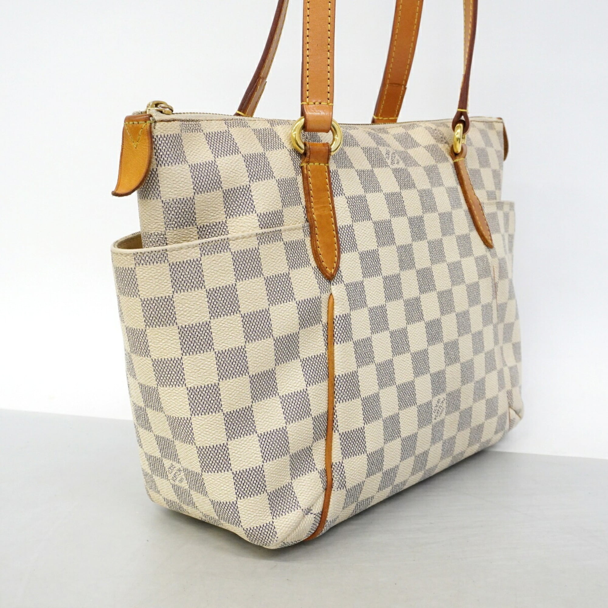 Louis Vuitton White Tote Bag (Pre-Owned)