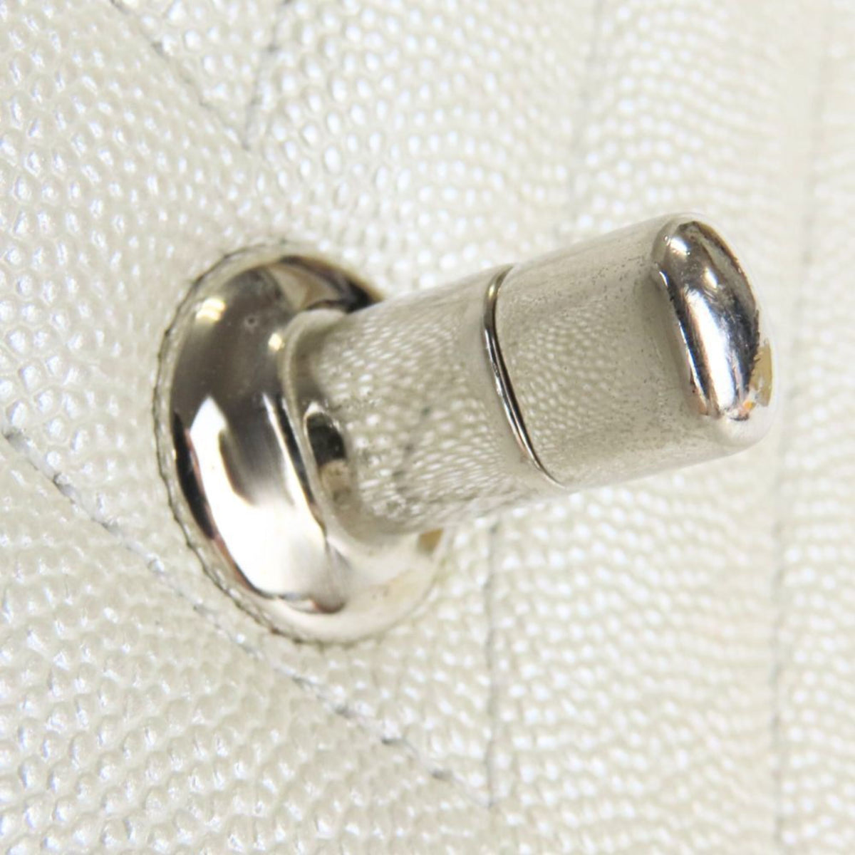 Chanel Pearl White Grained Calfskin Handbag (Pre-Owned)