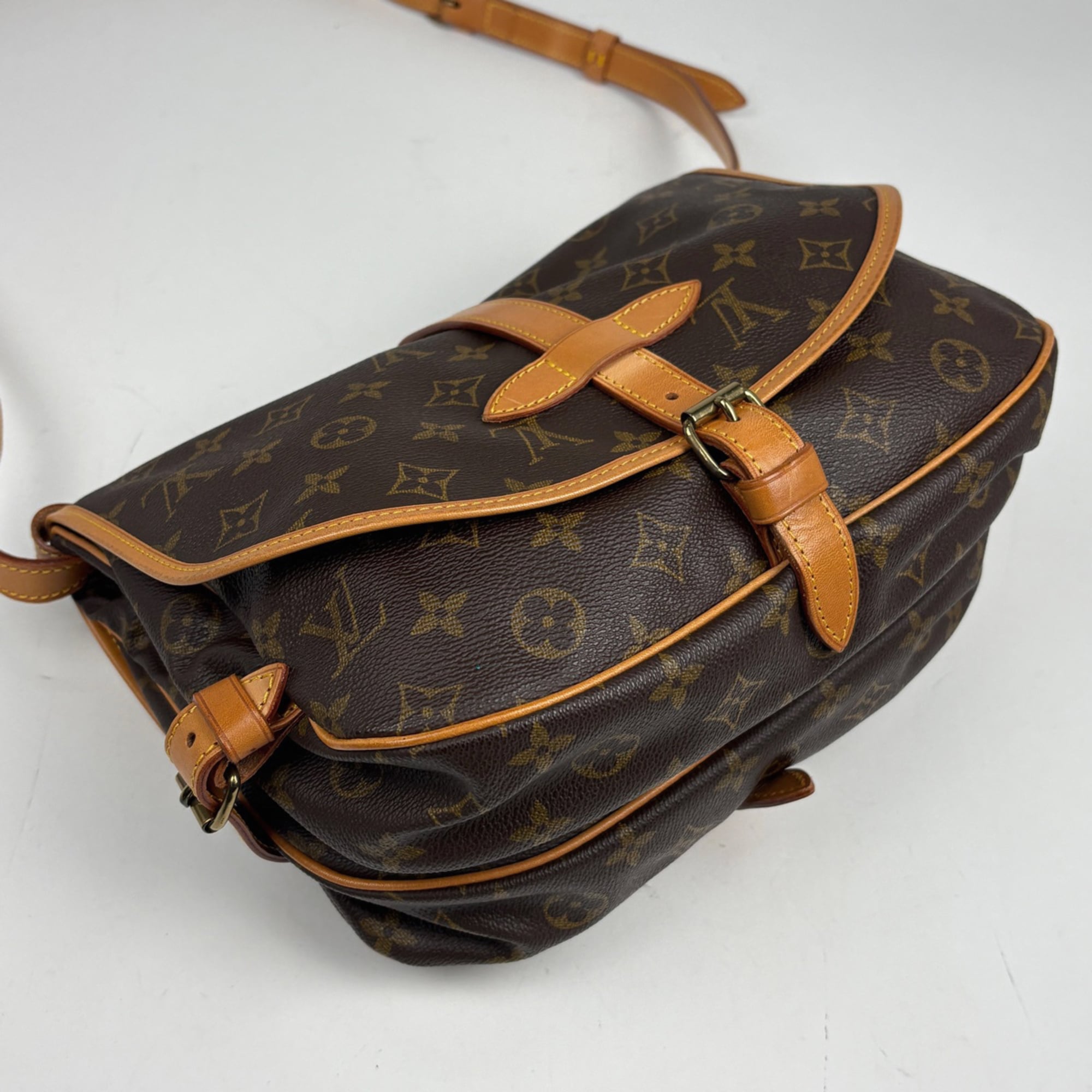 Louis Vuitton Brown Monogram Shoulder Bag (Pre-Owned)