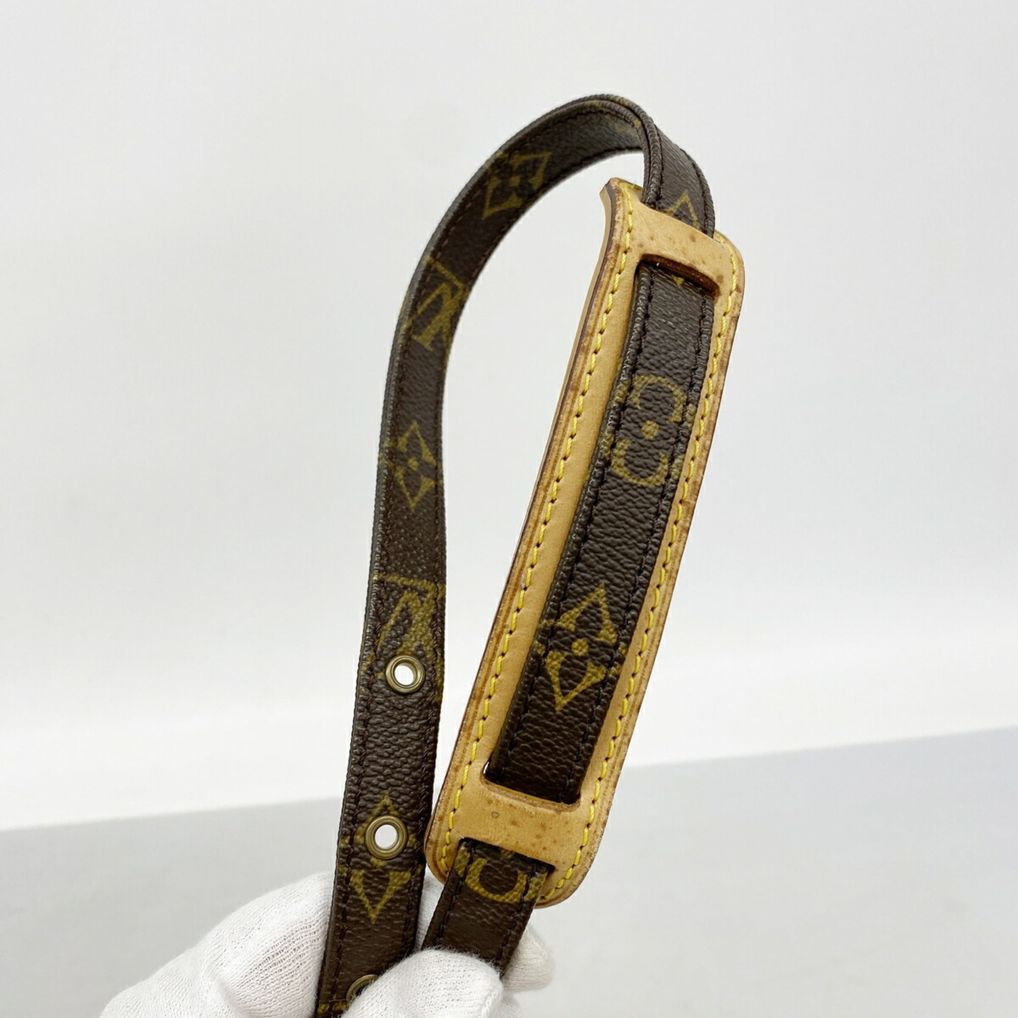 Louis Vuitton Brown Shoulder Bag (Pre-Owned)