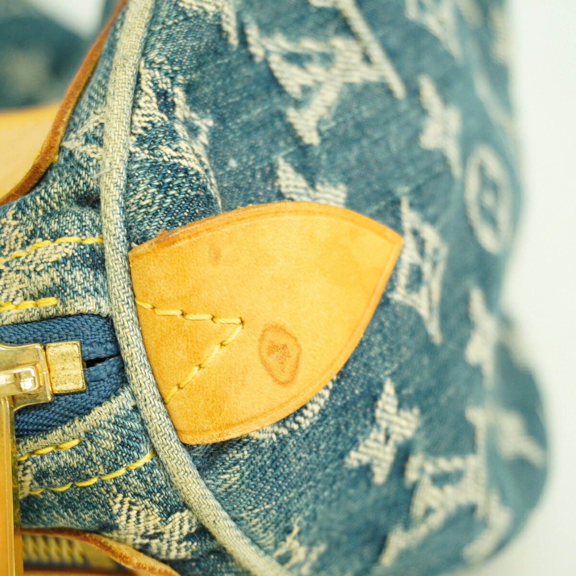 Louis Vuitton Blue Handbag (Pre-Owned)