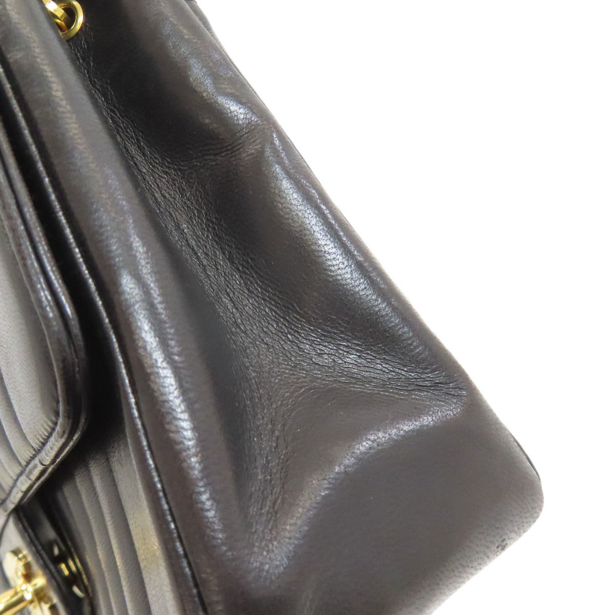 Chanel Black Leather Shoulder Bag (Pre-Owned)