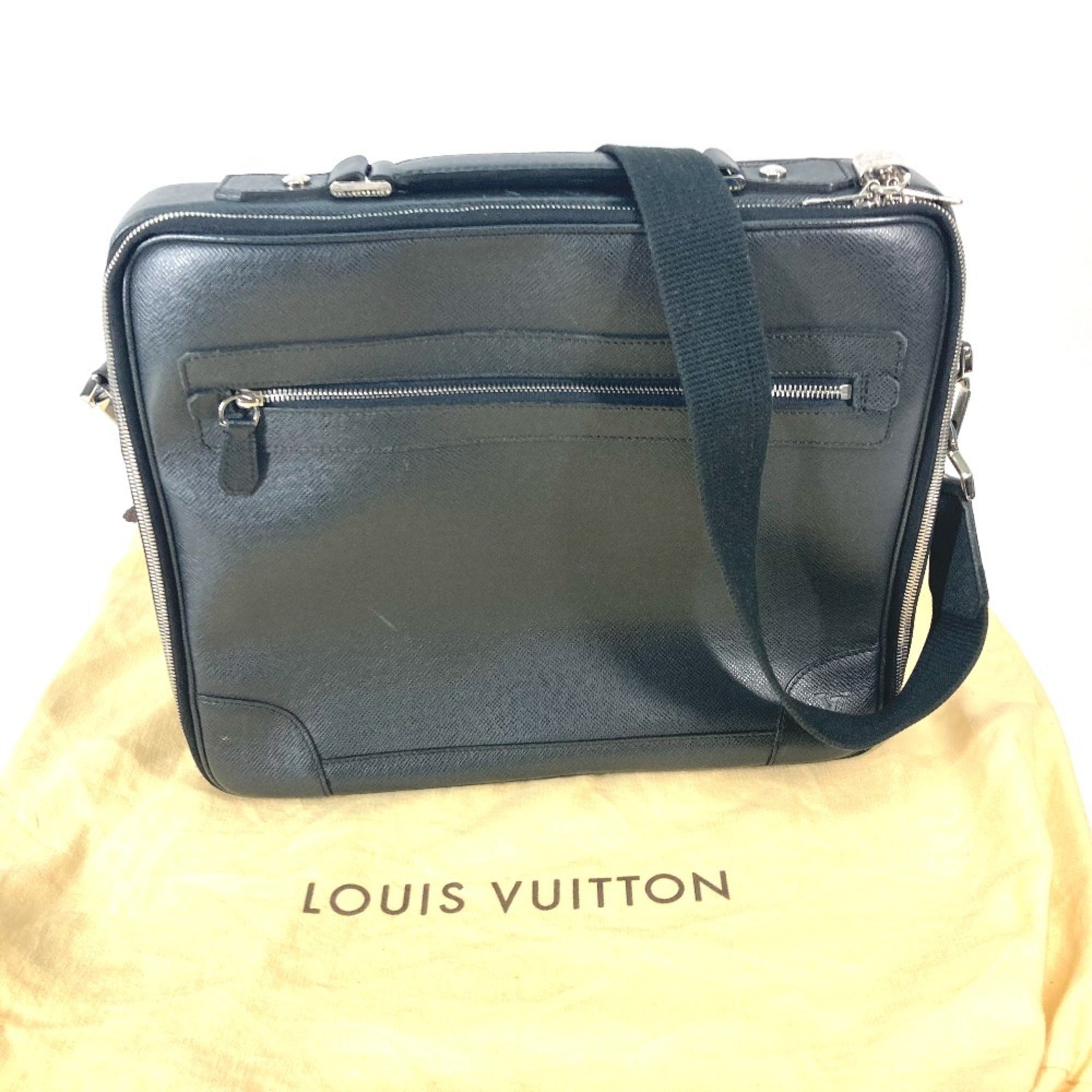 Louis Vuitton Ardoise Black Taiga Leather Handbag Shoulder Bag (Pre-Owned)