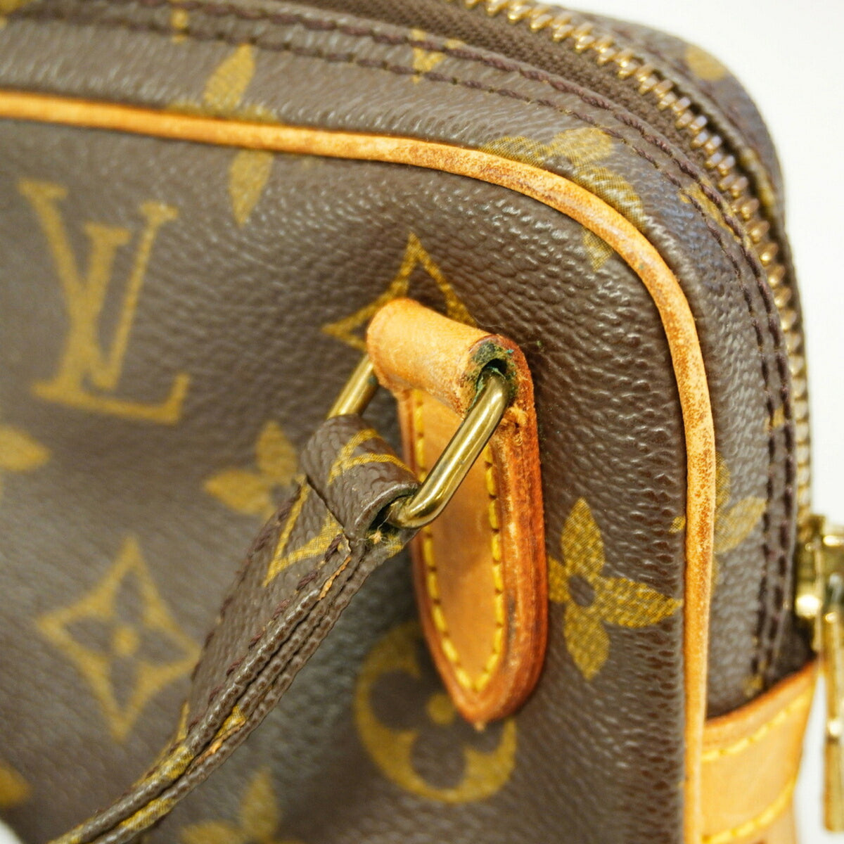 Louis Vuitton Brown Shoulder Bag (Pre-Owned)