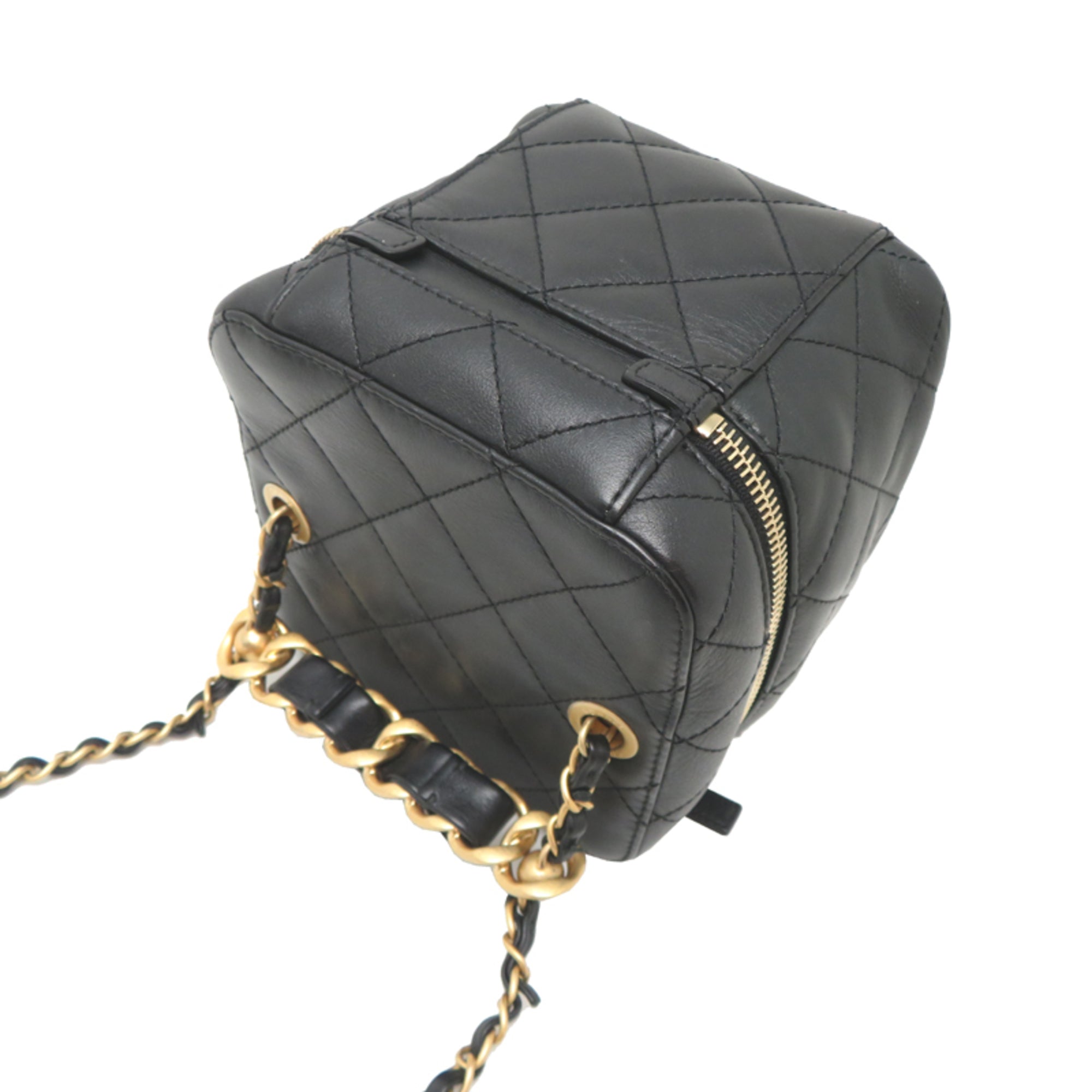 Chanel Black Leather Shoulder Bag (Pre-Owned)
