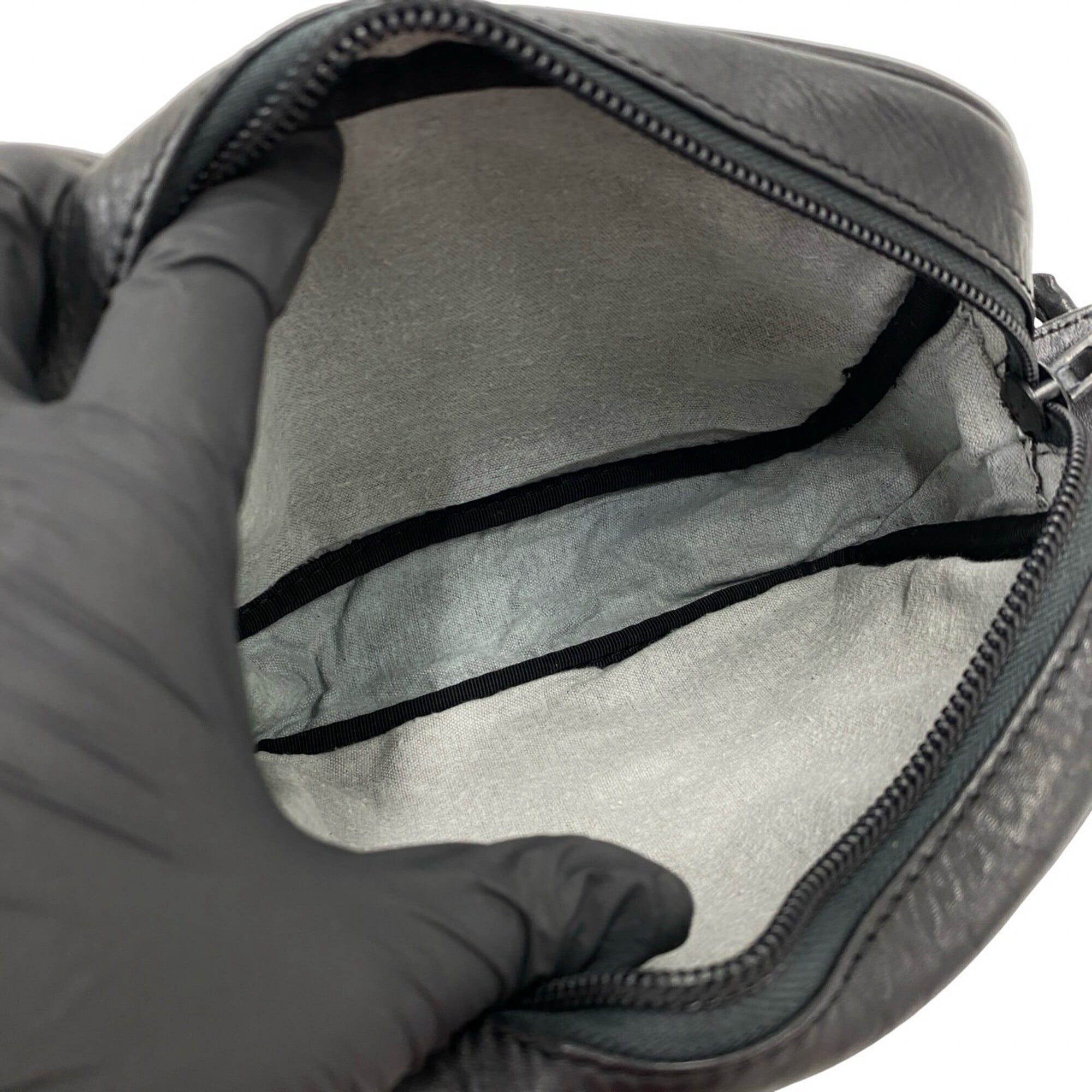 Loewe Black Leather Pochette Shoulder Bag (Pre-Owned)