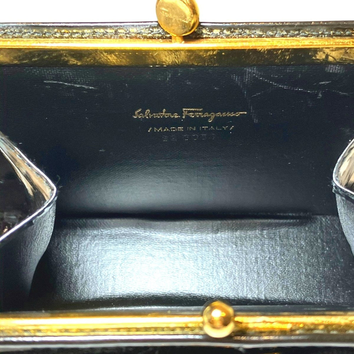 Salvatore Ferragamo Vara Black Patent Leather Shoulder Bag (Pre-Owned)