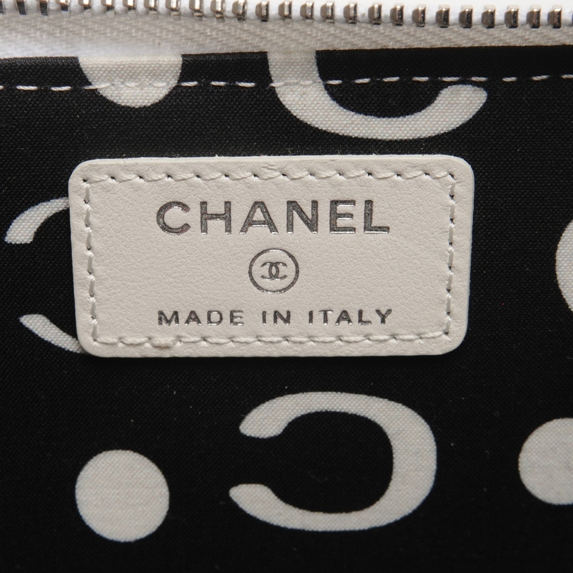Chanel Matelasse White Grained Calfskin Coin Purse/Coin Case (Pre-Owned)