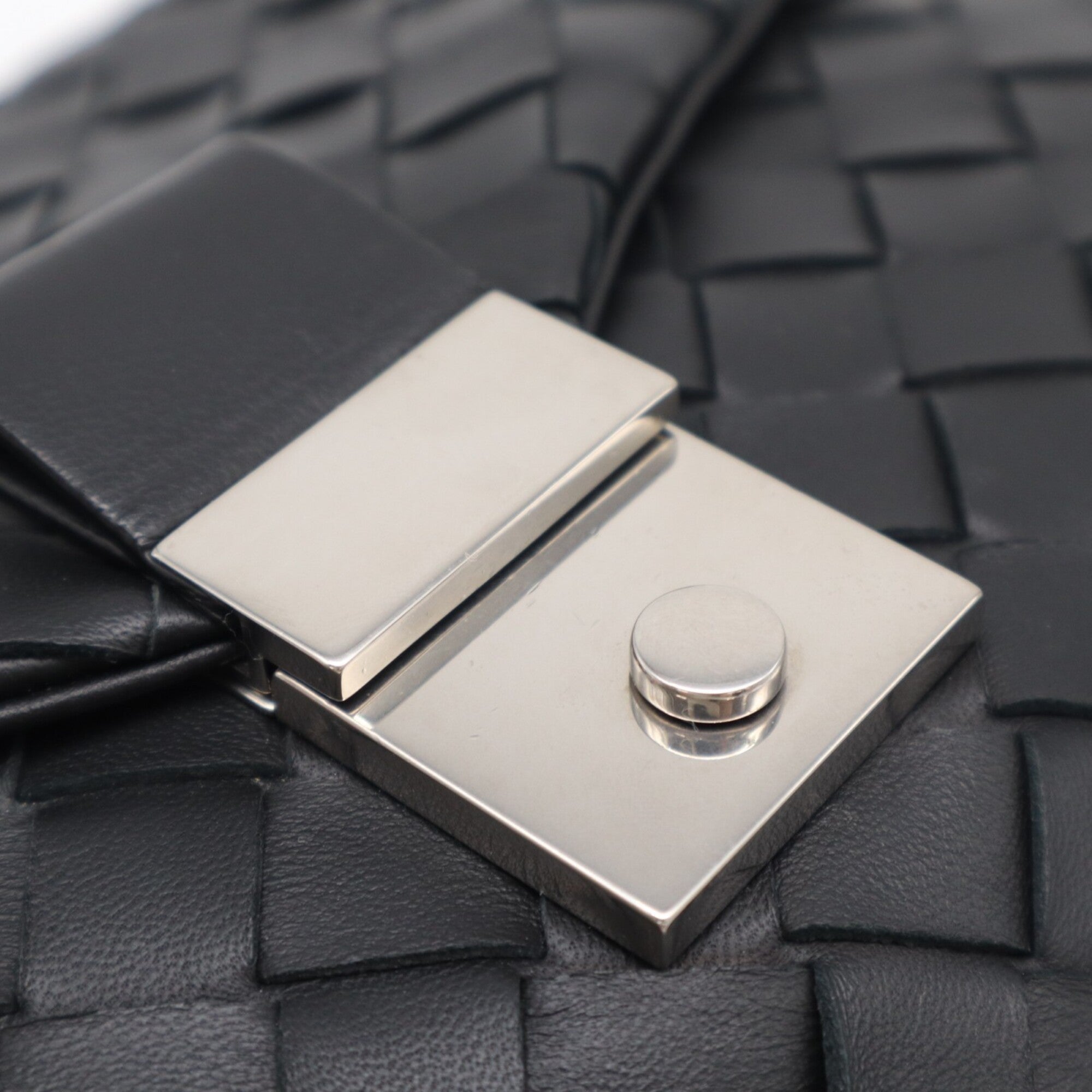 Bottega Veneta Intrecciato Black Leather Clutch Bag (Pre-Owned)