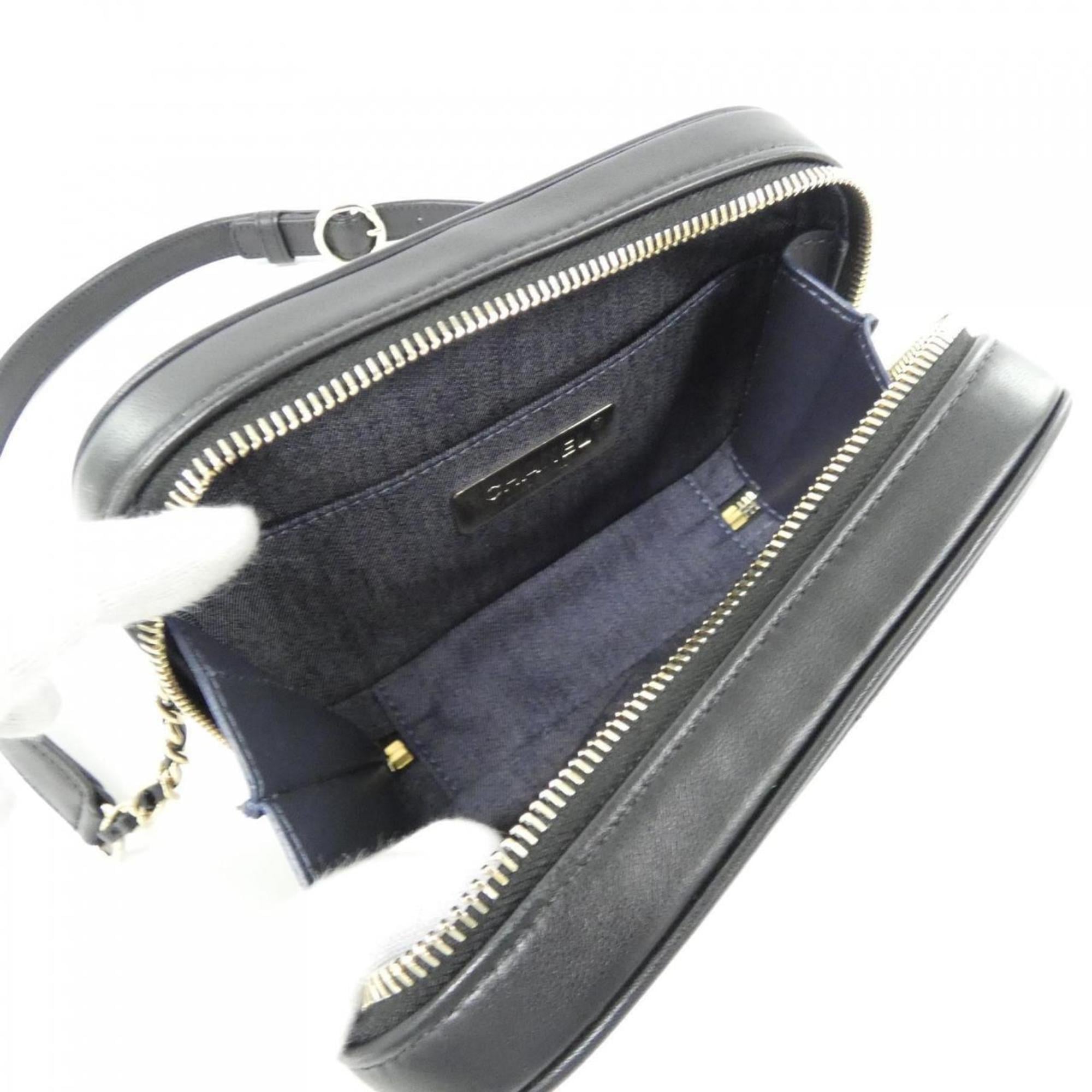 Chanel Black Leather Fanny Pack (Pre-Owned)