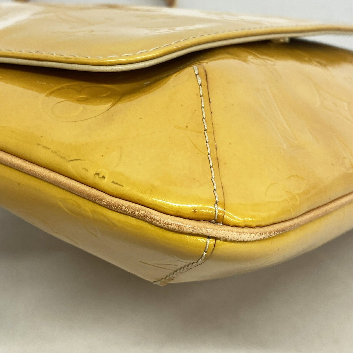 Louis Vuitton Beige Shoulder Bag (Pre-Owned)