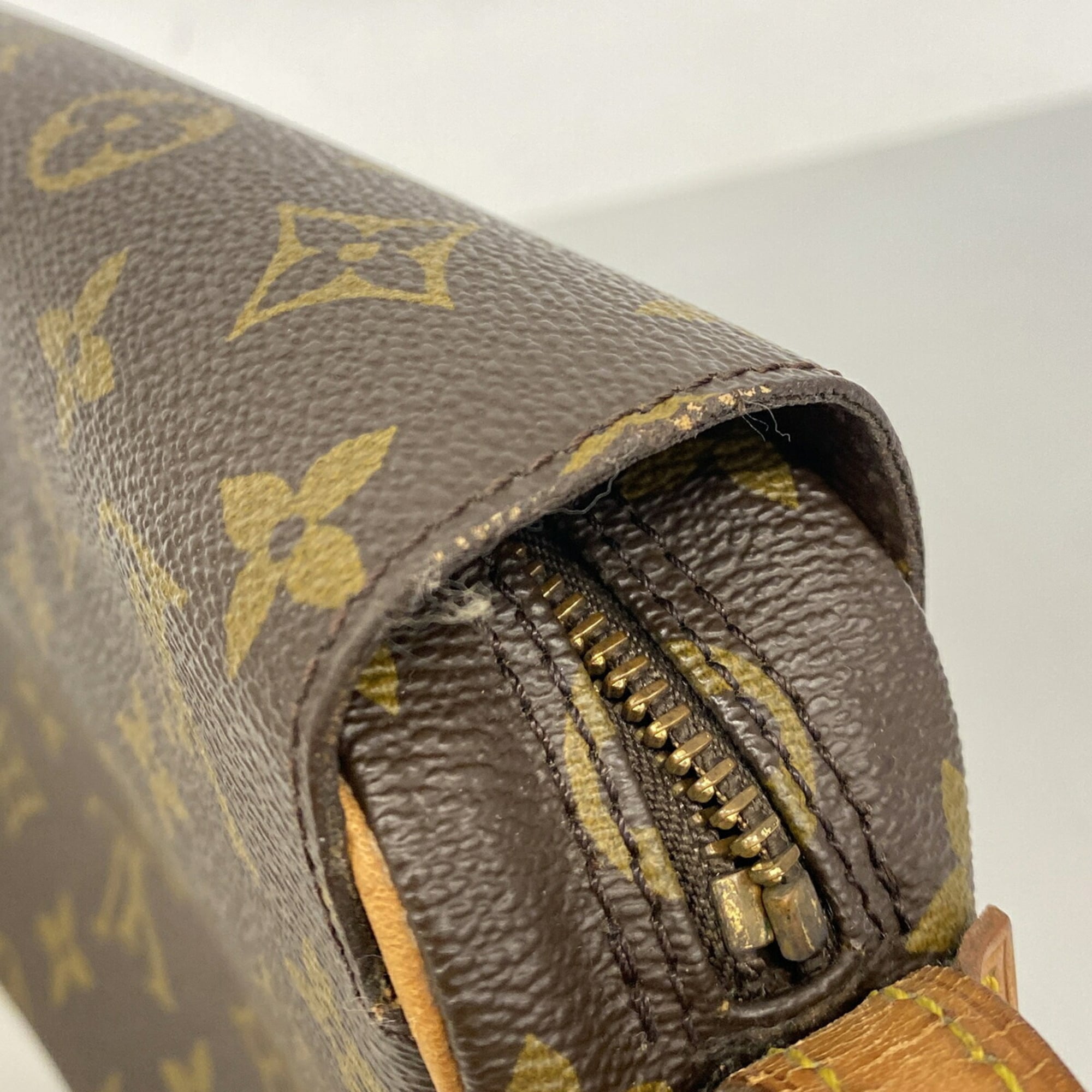 Louis Vuitton Brown Shoulder Bag (Pre-Owned)