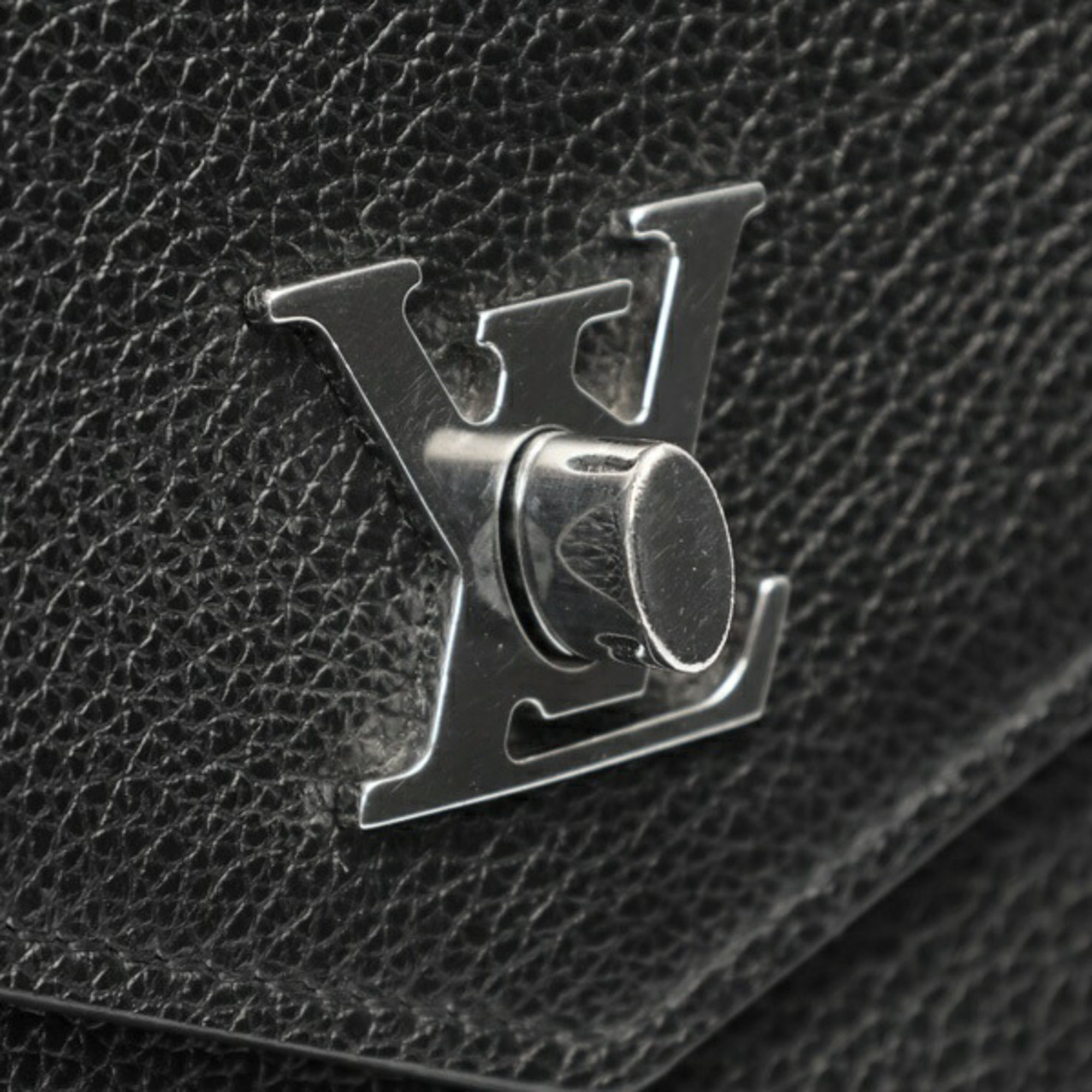 Louis Vuitton Black Noir Leather Pochette (Pre-Owned)