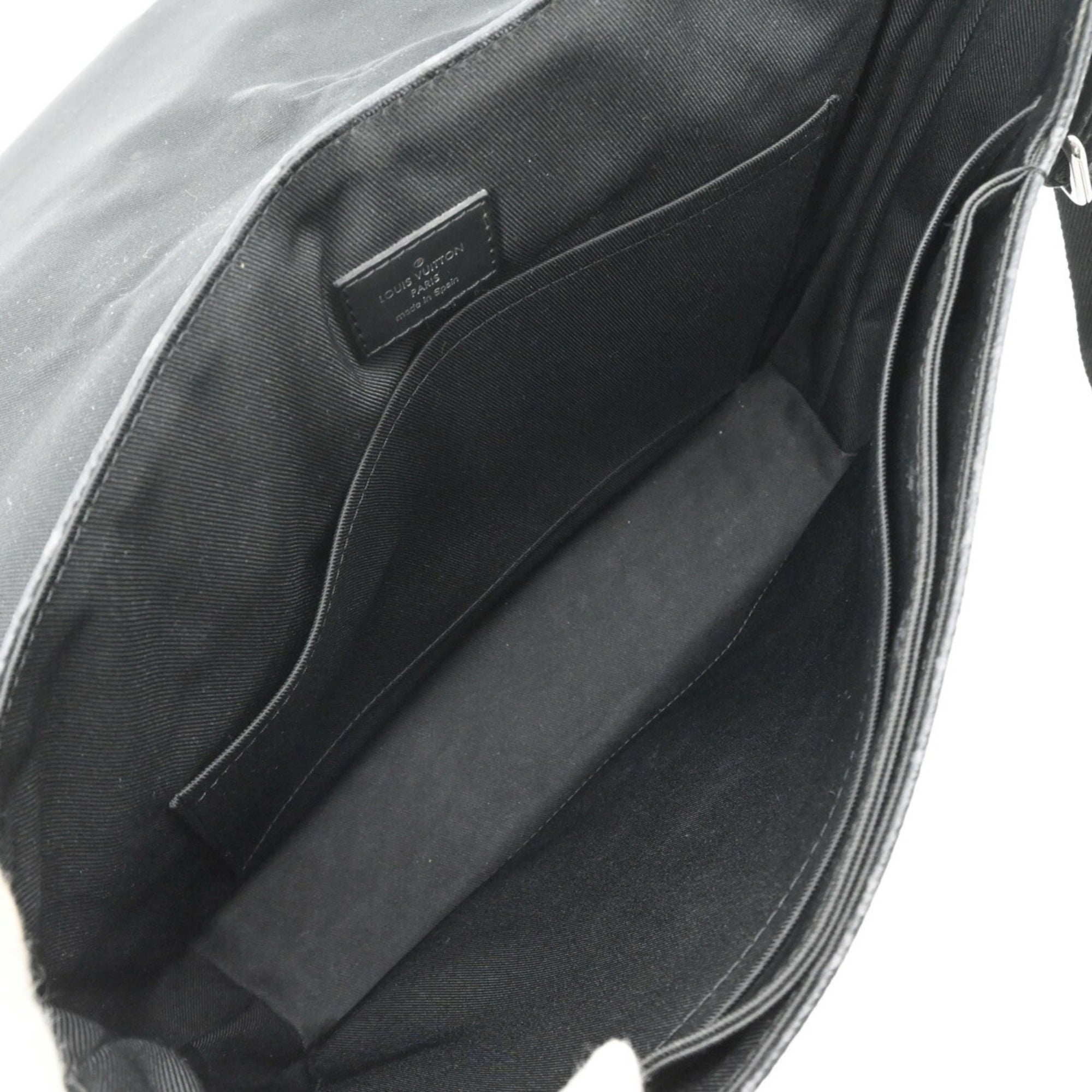 Louis Vuitton Black Monogram Eclipse Messenger Bag Shoulder Bag (Pre-Owned)