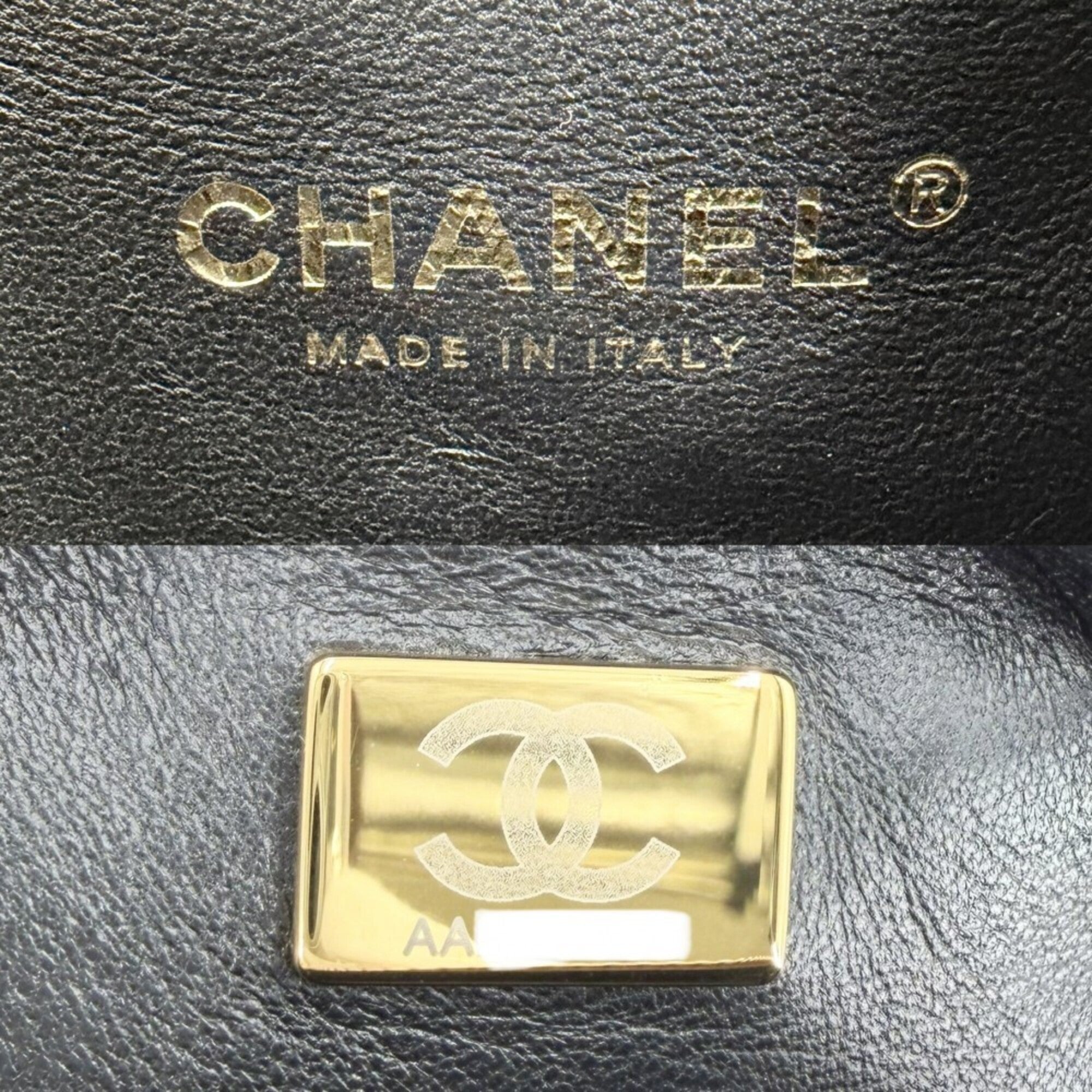 Chanel Gold Leather Shoulder Bag (Pre-Owned)