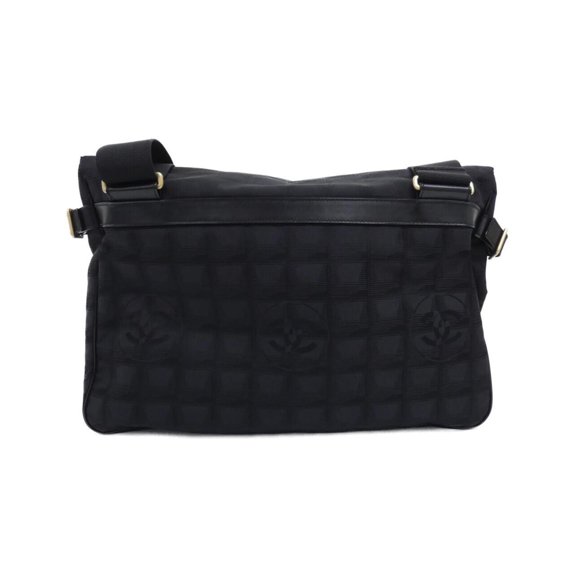 Chanel Black Nylon Shoulder Bag (Pre-Owned)