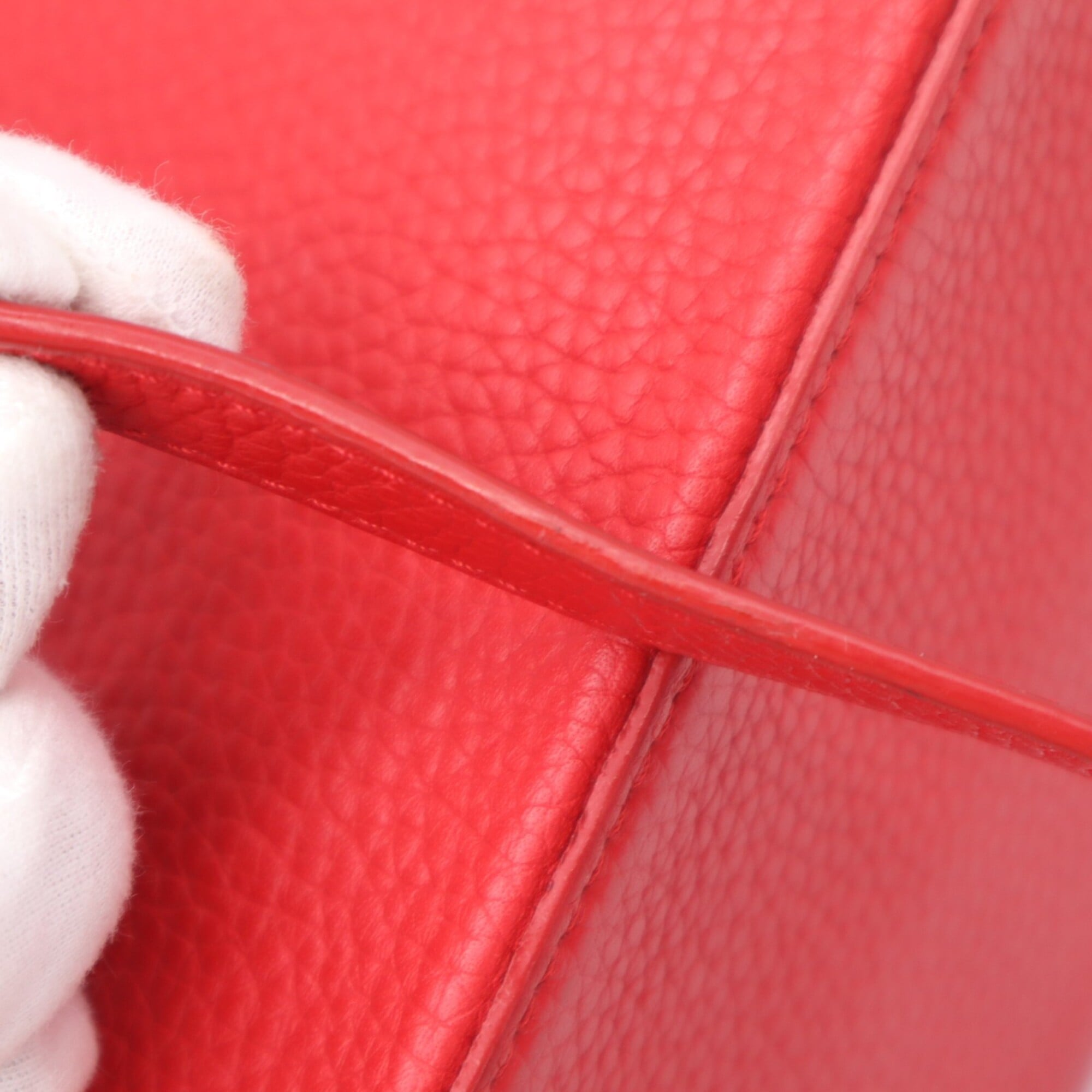 Louis Vuitton Red Color Leather Handbag Shoulder Bag (Pre-Owned)