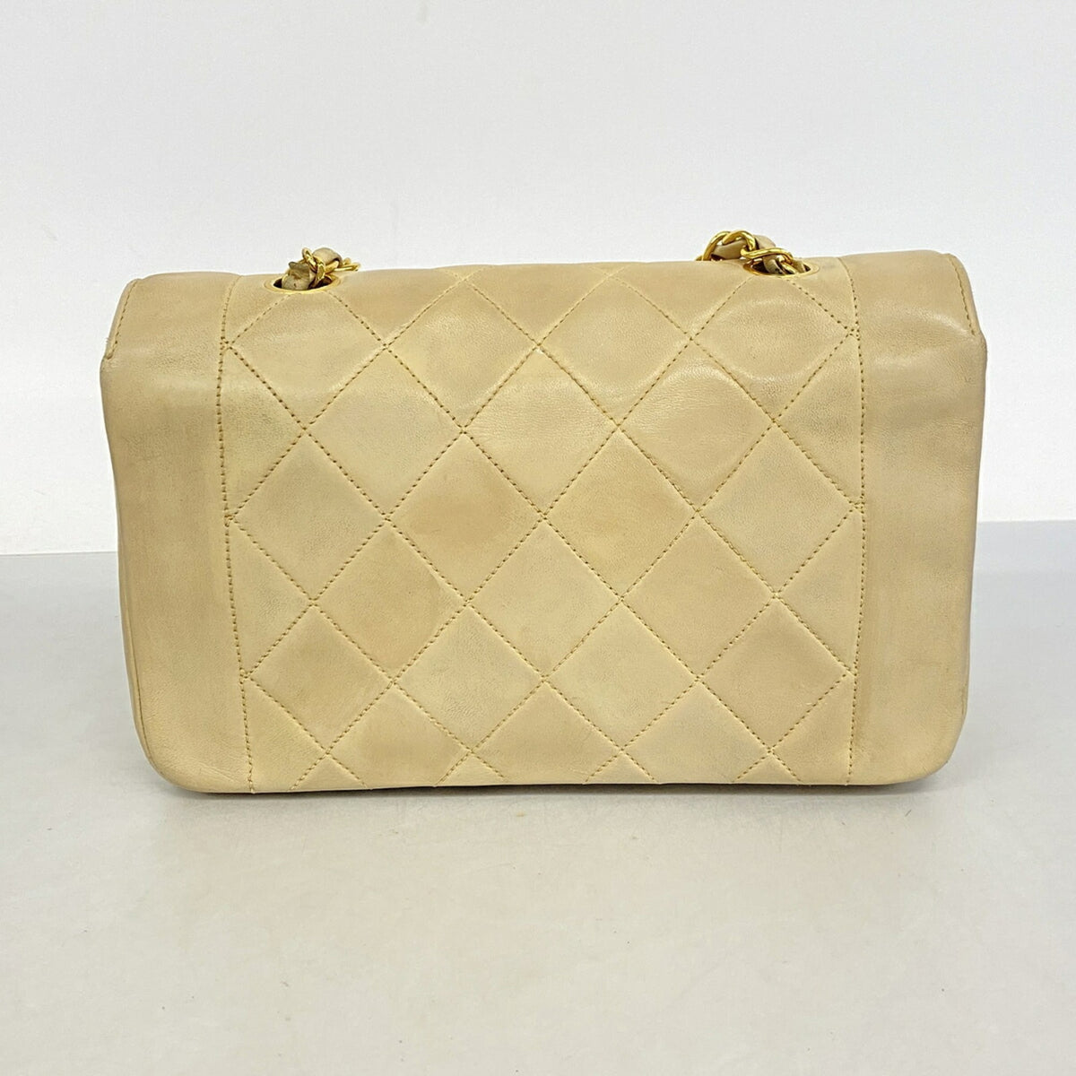 Chanel Beige Leather Shoulder Bag (Pre-Owned)