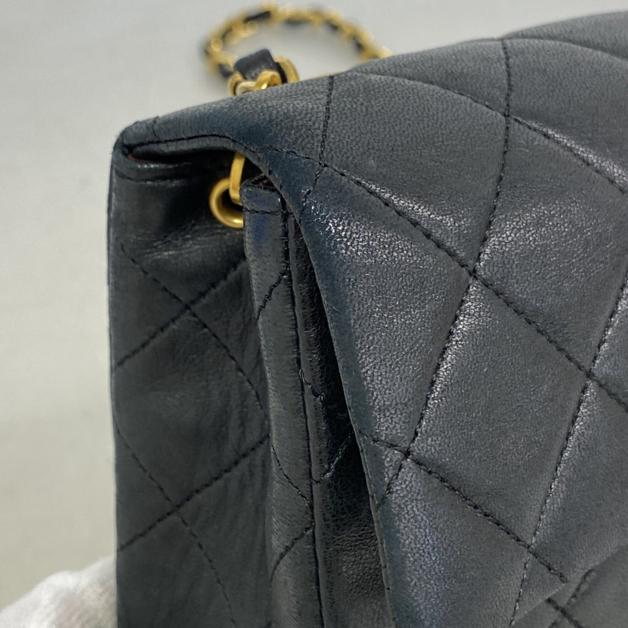 Chanel Black Leather Shoulder Bag (Pre-Owned)