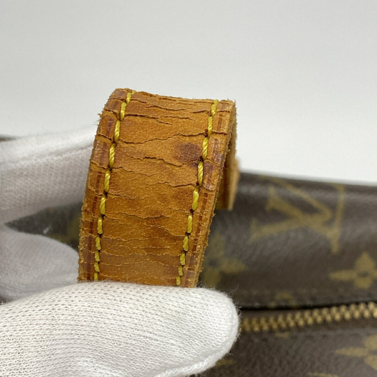 Louis Vuitton Brown Shoulder Bag (Pre-Owned)