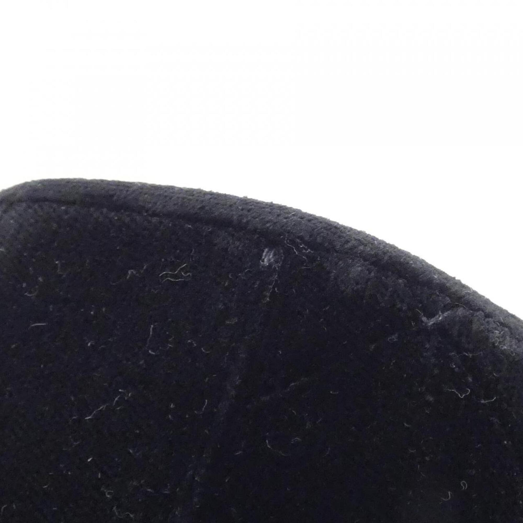Chanel Black Leather Shoulder Bag (Pre-Owned)