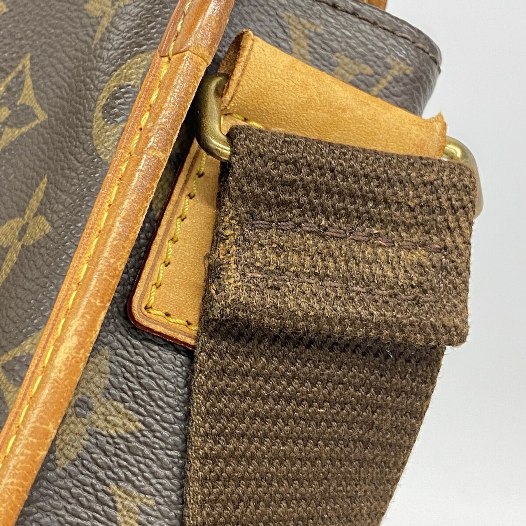 Louis Vuitton Brown Shoulder Bag (Pre-Owned)