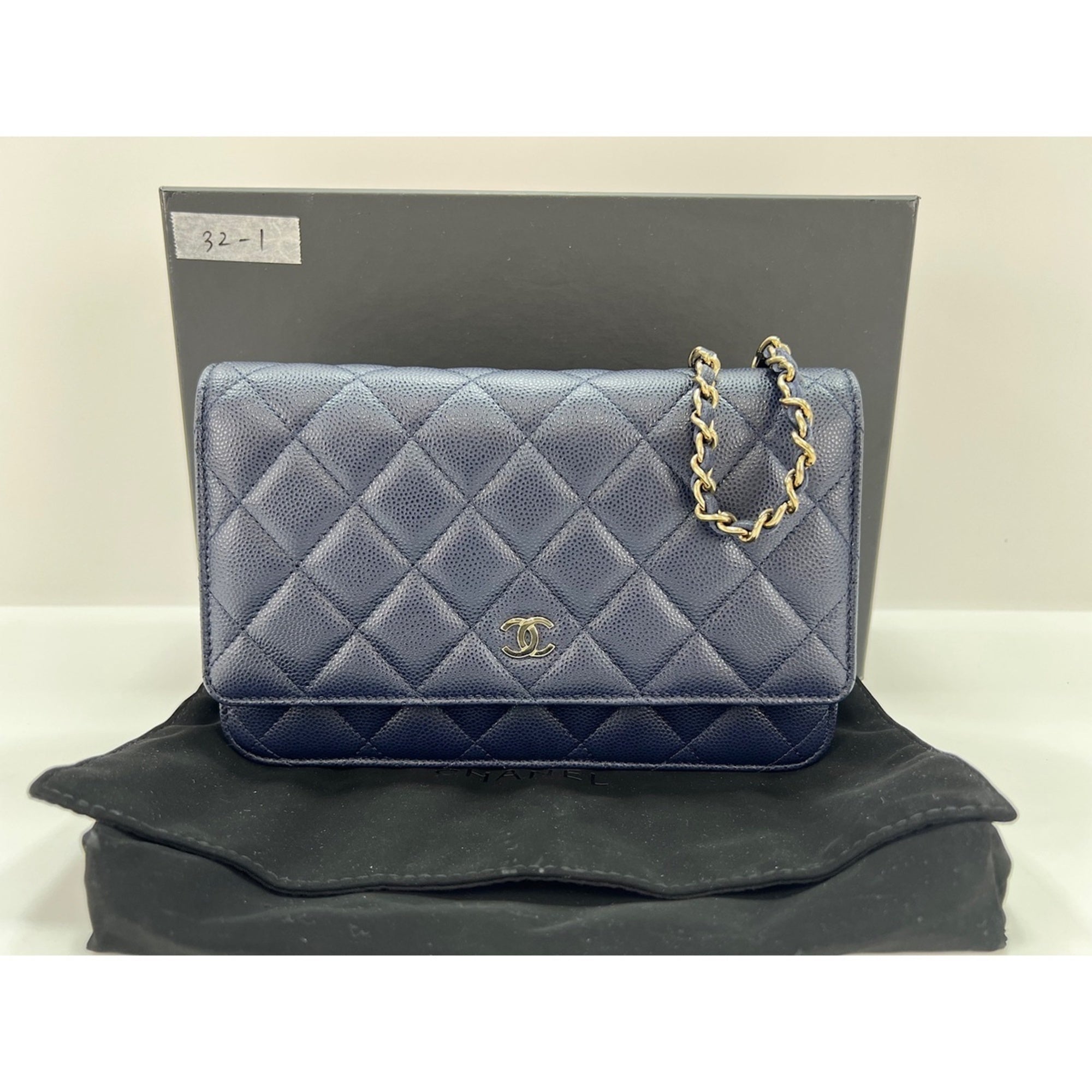 Chanel Navy Shoulder Bag (Pre-Owned)