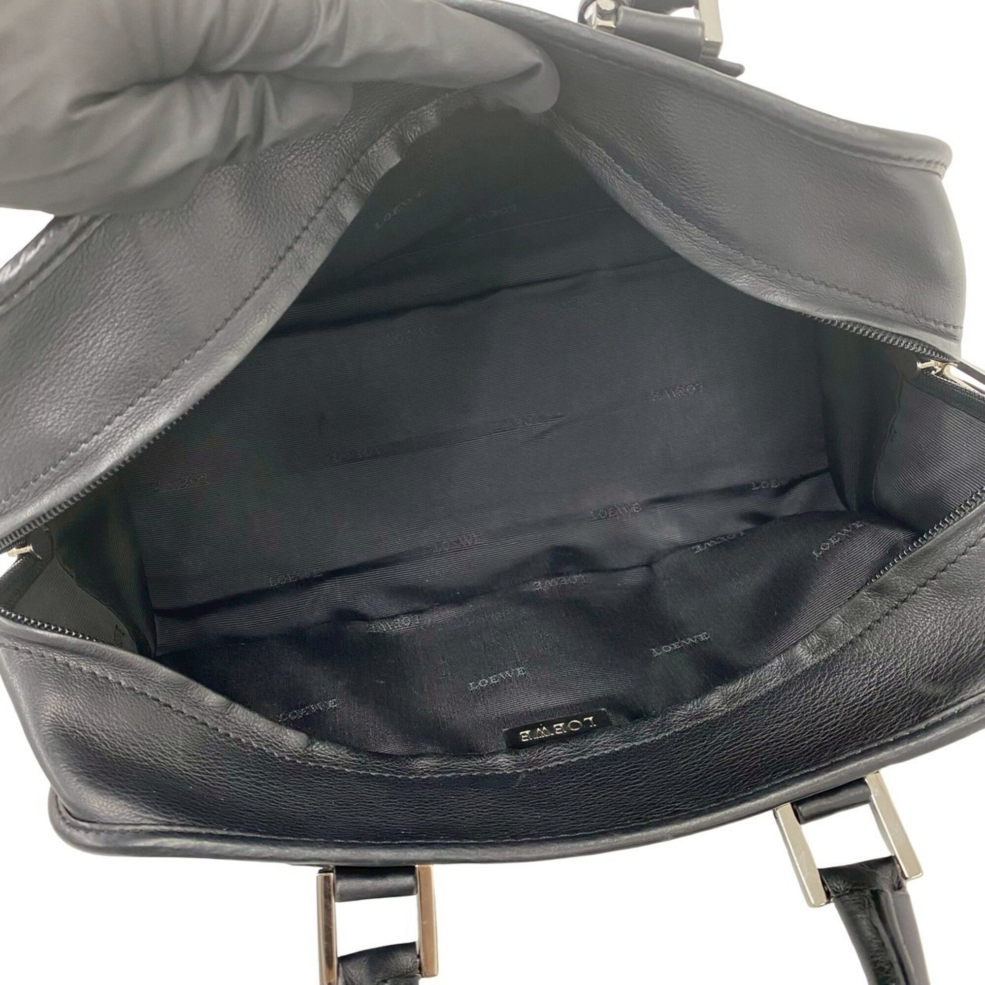 Loewe Black Leather Handbag (Pre-Owned)