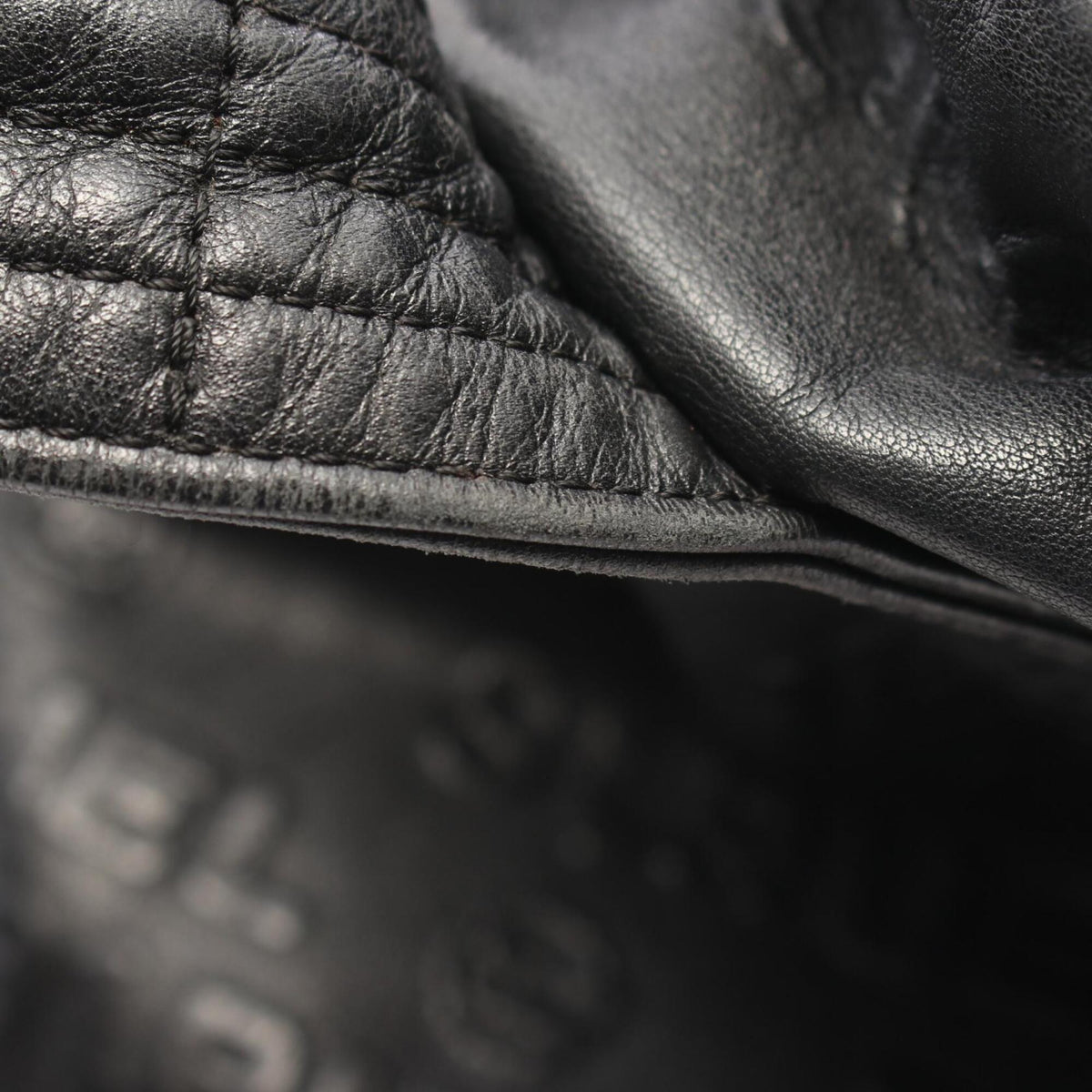 Chanel Black Leather Handbag (Pre-Owned)