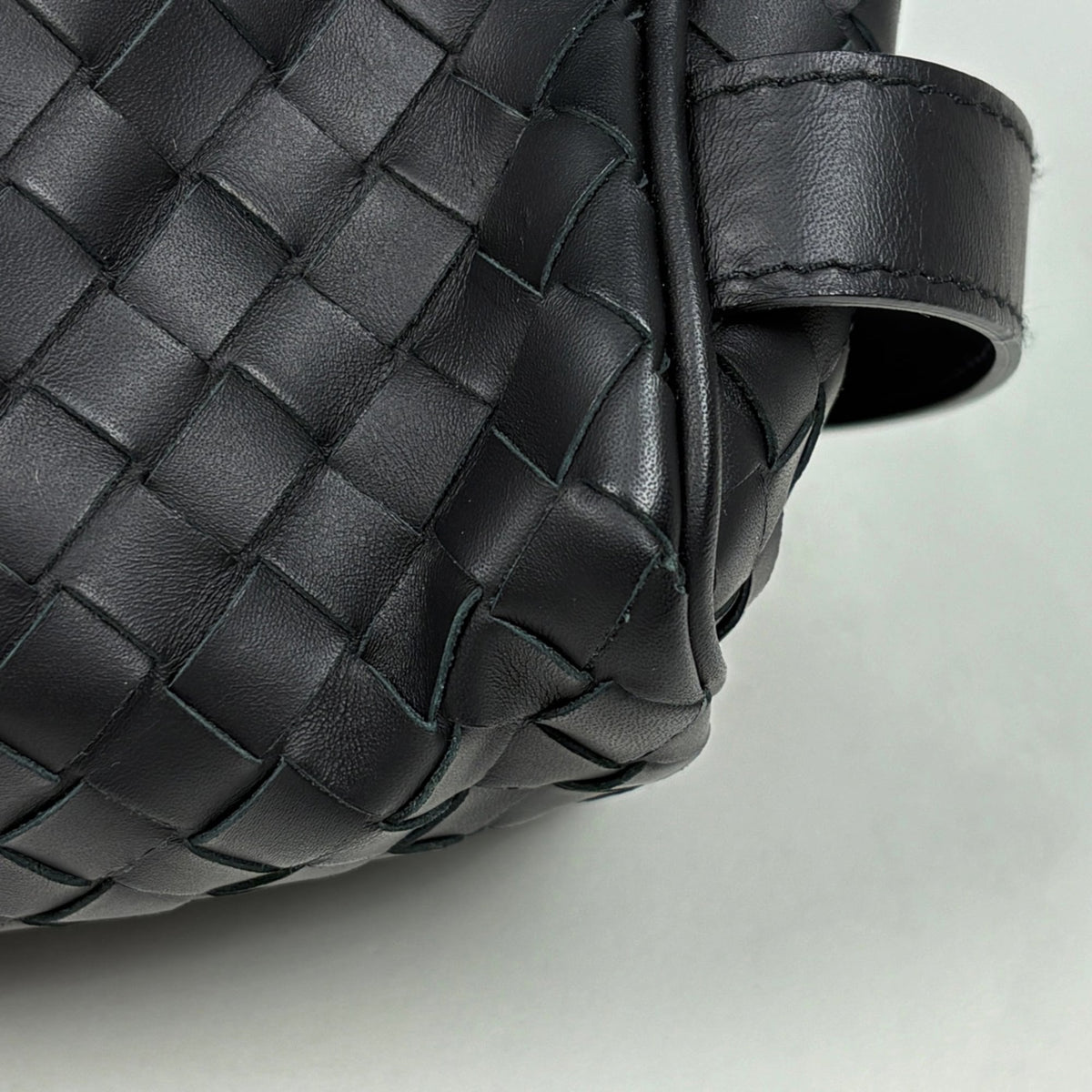 Bottega Veneta Intrecciato Black Leather Handbag (Pre-Owned)