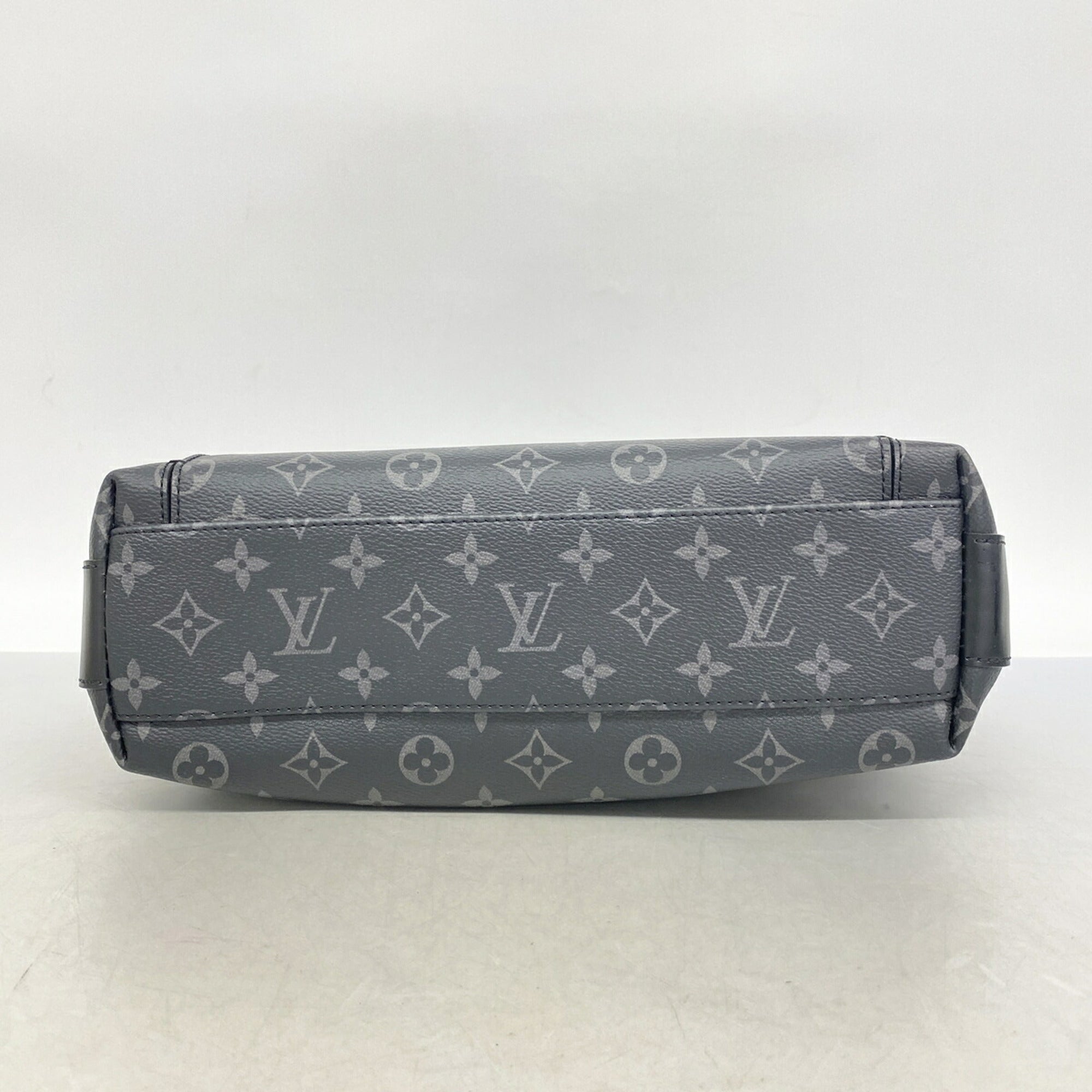 Louis Vuitton Black Shoulder Bag (Pre-Owned)