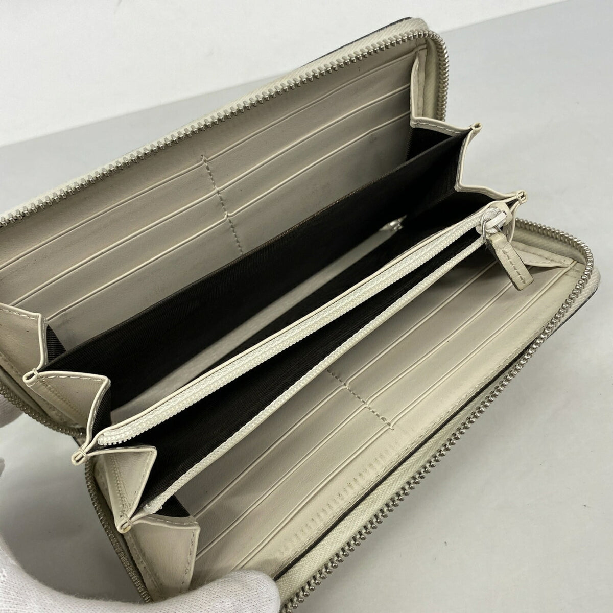 Gucci Ivory Leather Long Wallet (Bi-Fold) (Pre-Owned)
