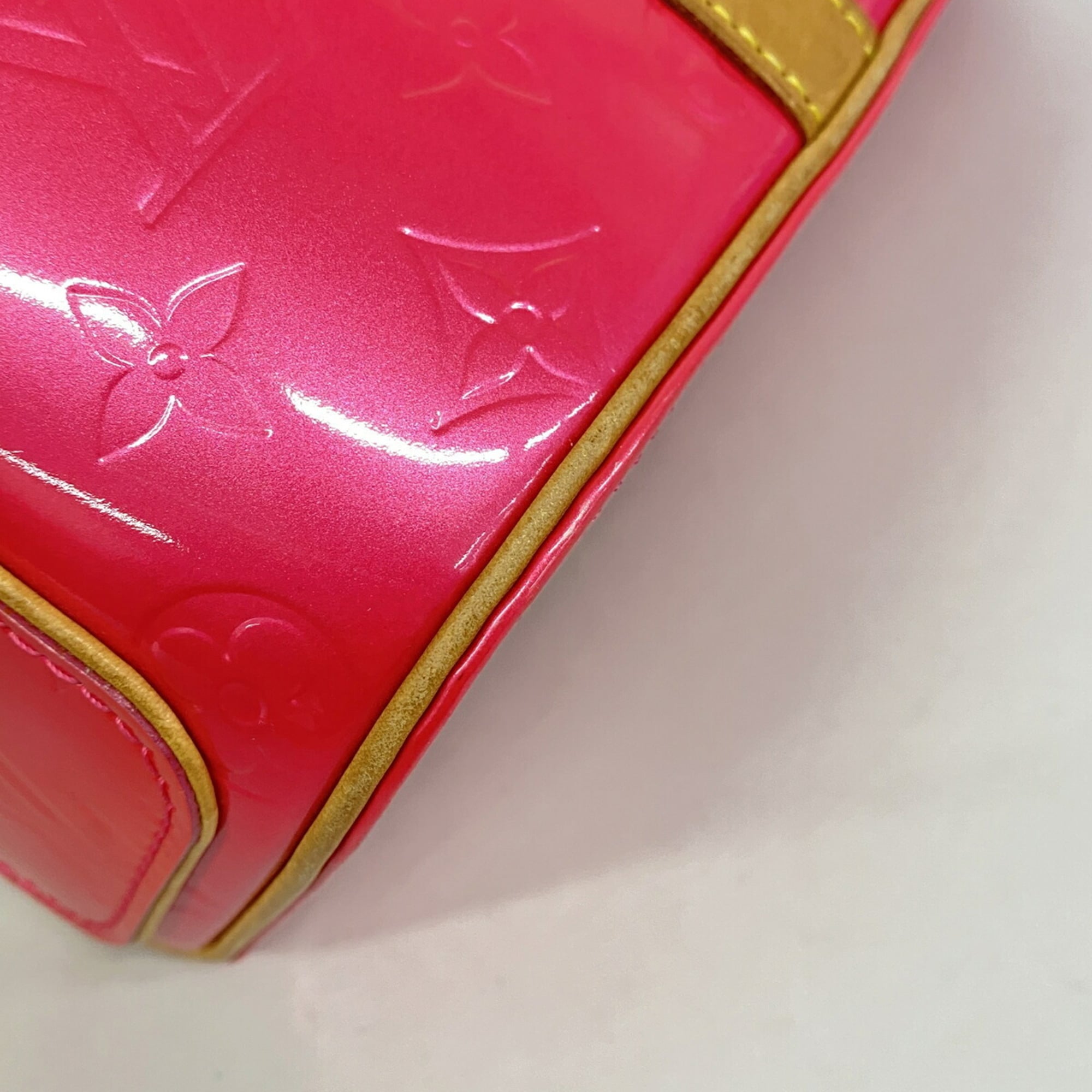 Louis Vuitton Fuchsia Pink Shoulder Bag (Pre-Owned)