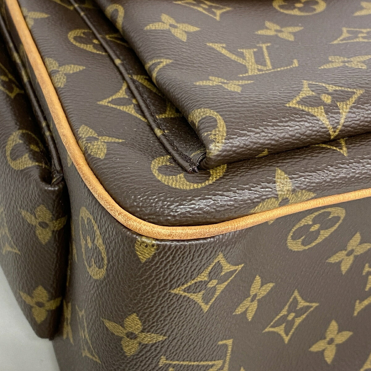 Louis Vuitton Brown Shoulder Bag (Pre-Owned)