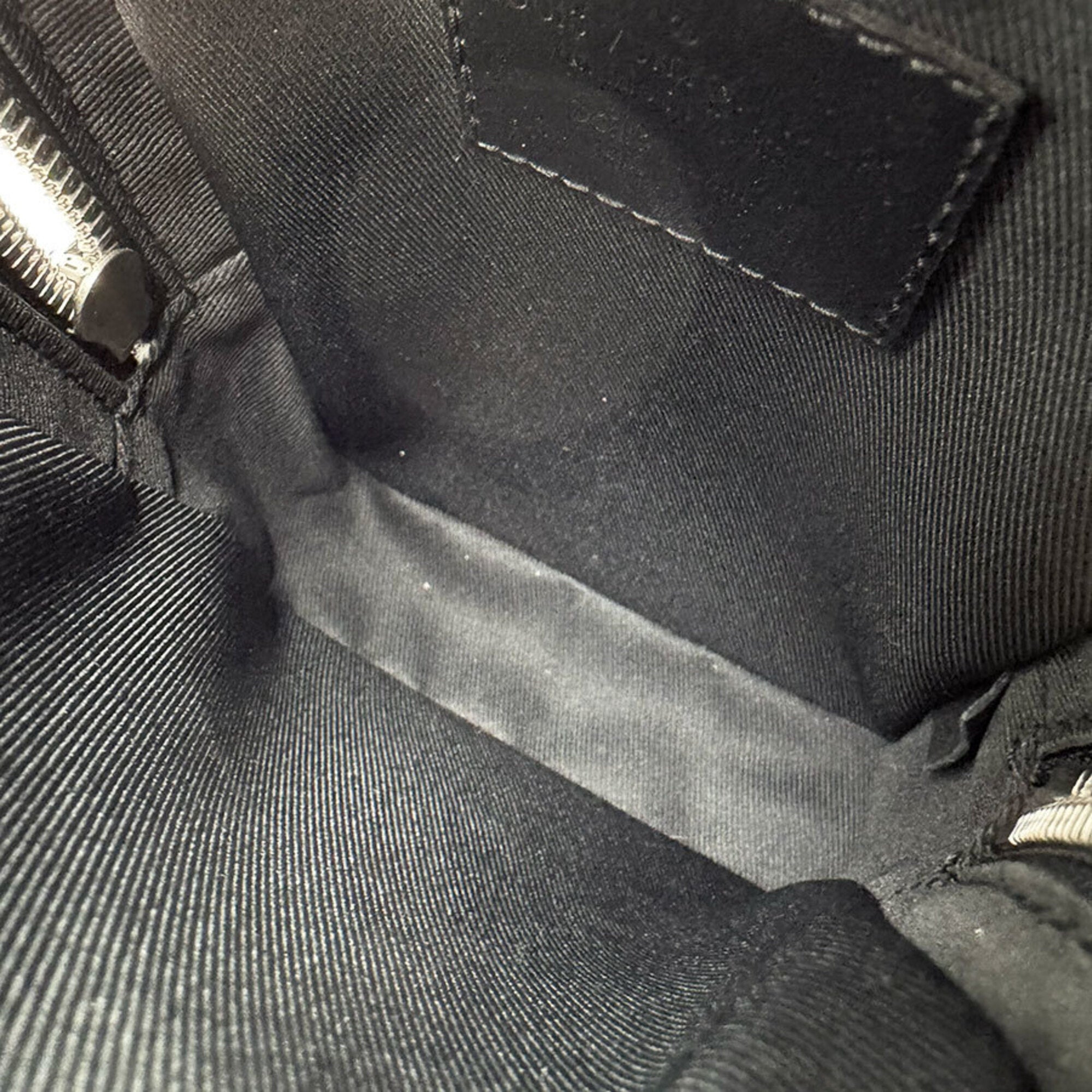 Louis Vuitton Black Leather Shoulder Bag (Pre-Owned)