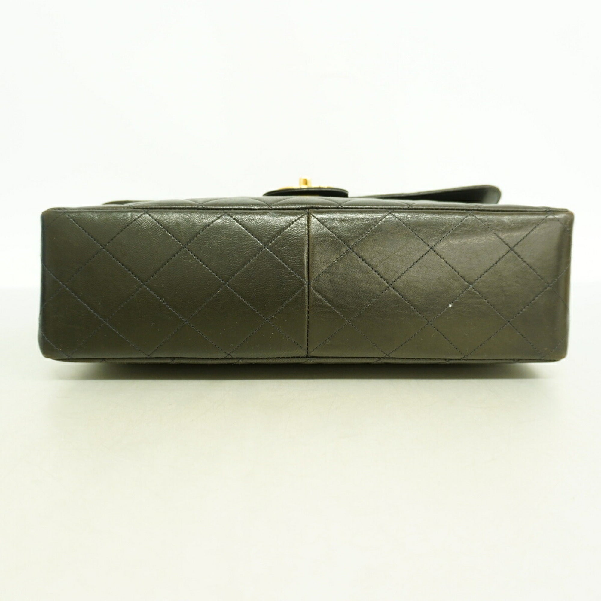 Chanel Black Leather Shoulder Bag (Pre-Owned)