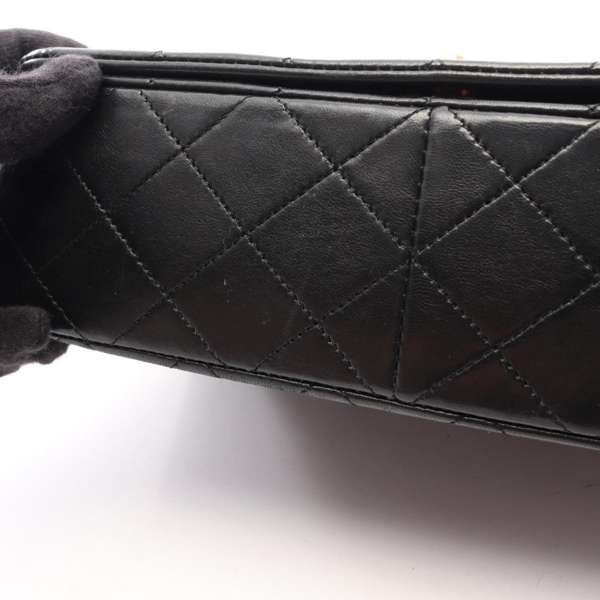 Chanel Black Leather Shoulder Bag (Pre-Owned)