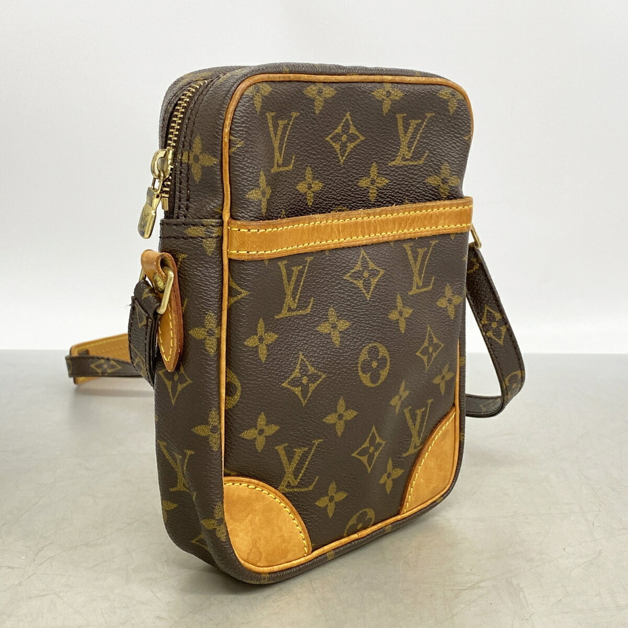 Louis Vuitton Brown Shoulder Bag (Pre-Owned)