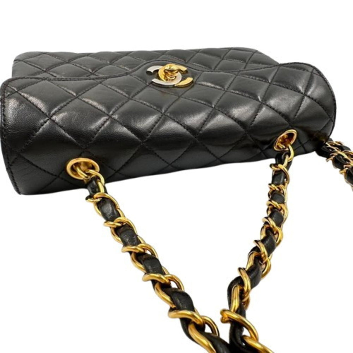 Chanel Matelasse Black Leather Shoulder Bag (Pre-Owned)