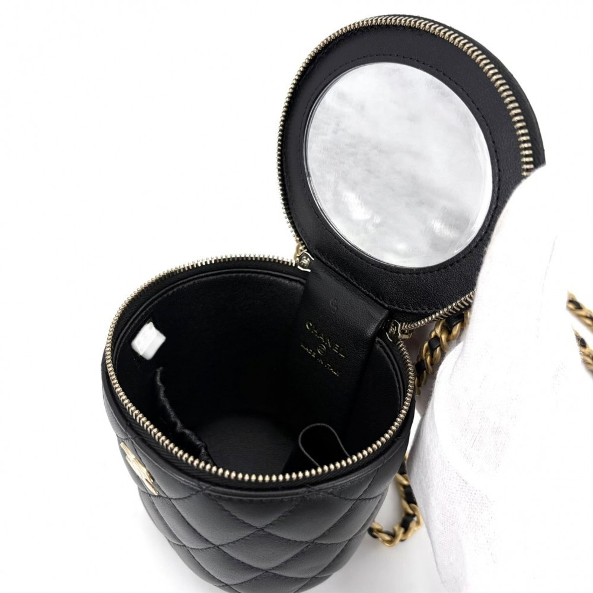 Chanel Matelasse Black Leather Shoulder Bag (Pre-Owned)