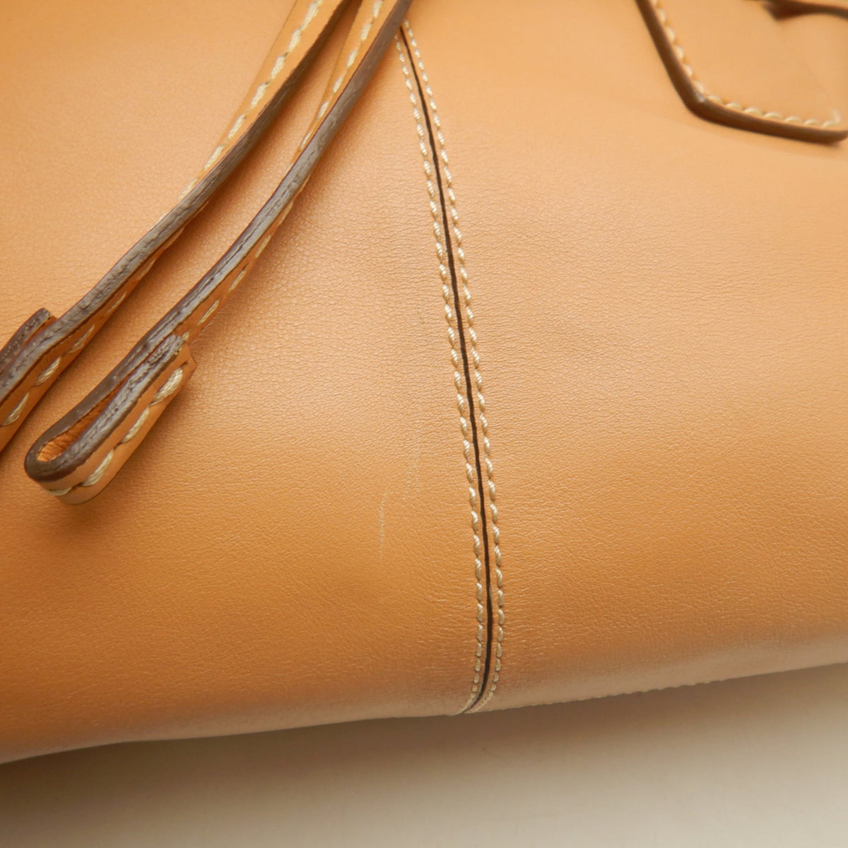 Tod's Camel Leather Tote Bag (Pre-Owned)