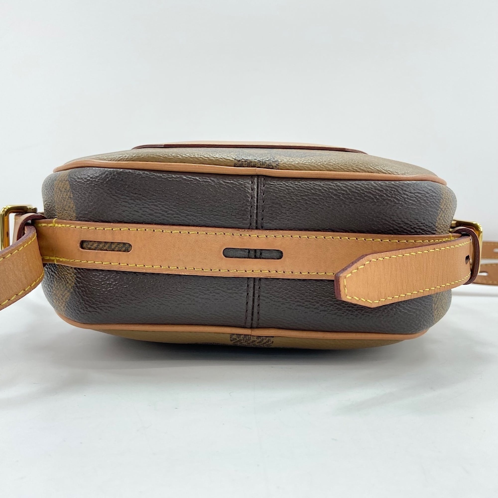 Louis Vuitton Brown Shoulder Bag (Pre-Owned)