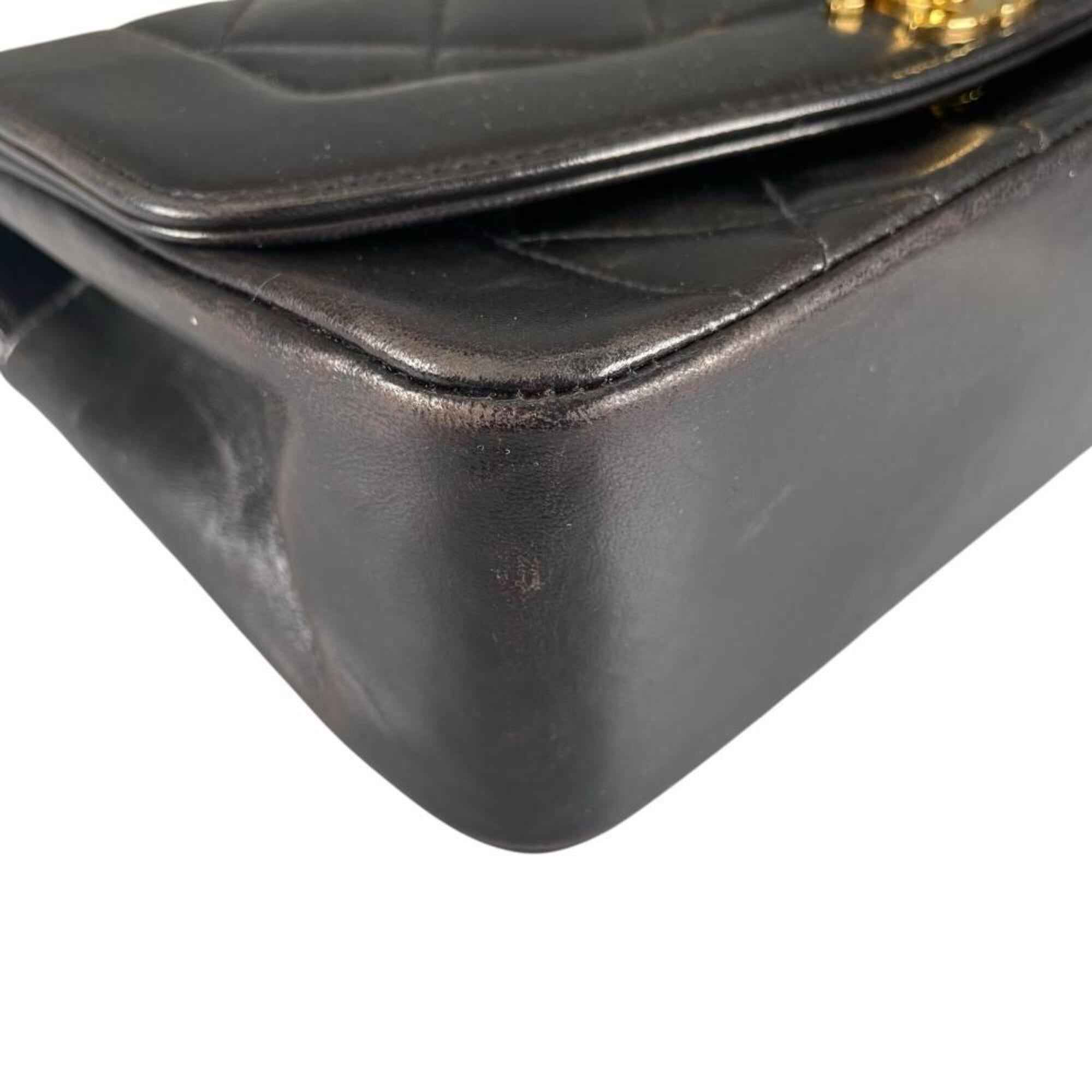 Chanel Black Leather Shoulder Bag (Pre-Owned)