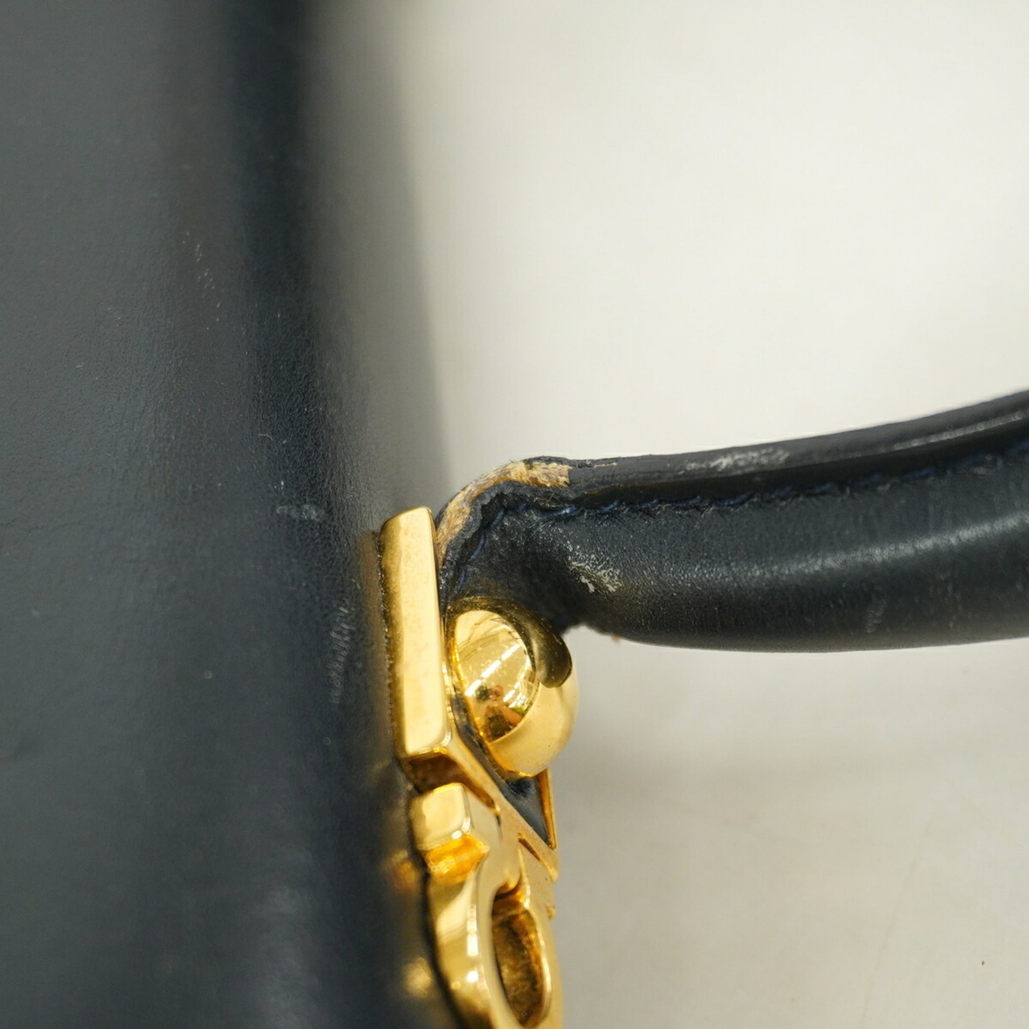 Salvatore Ferragamo Black Leather Handbag (Pre-Owned)