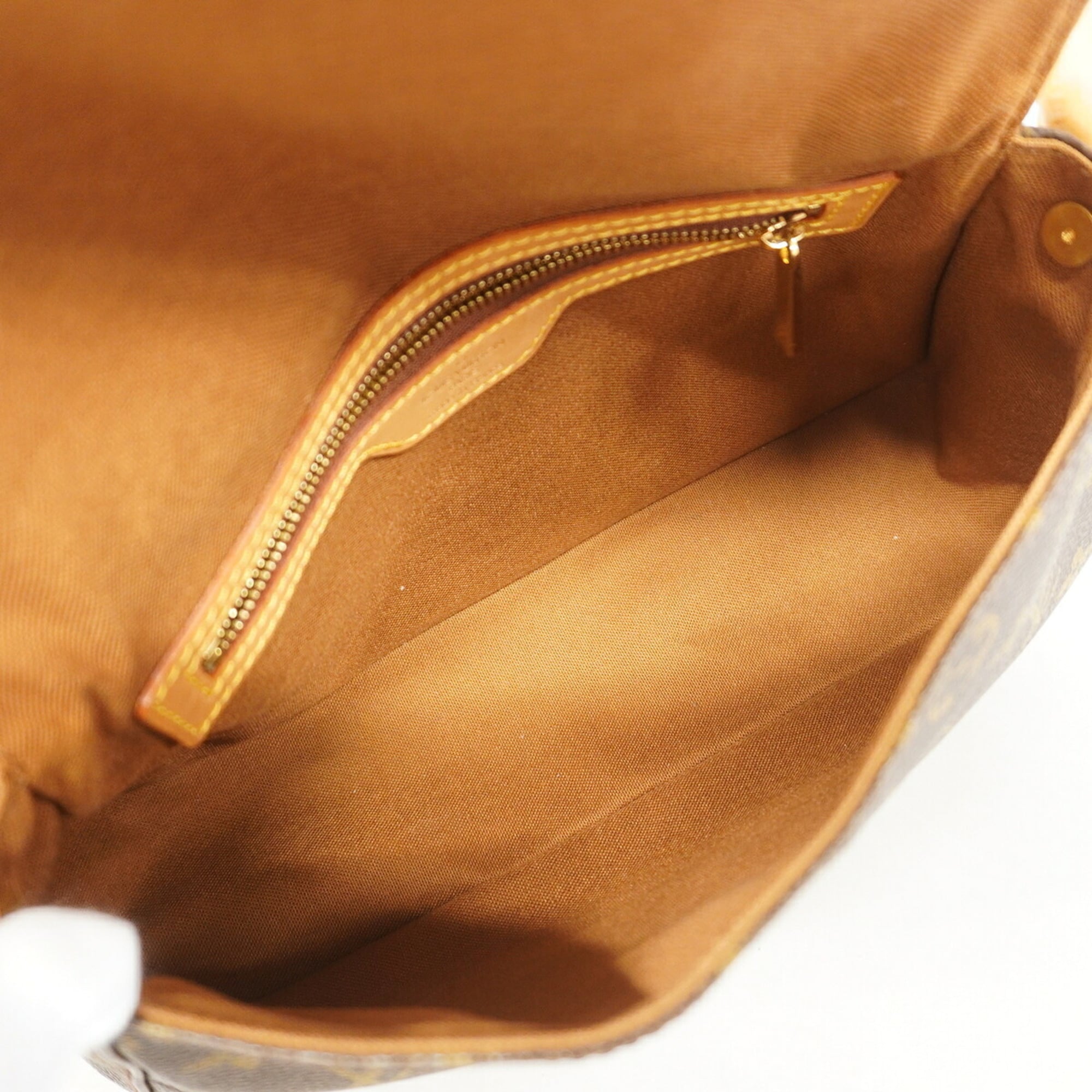 Louis Vuitton Brown Shoulder Bag (Pre-Owned)