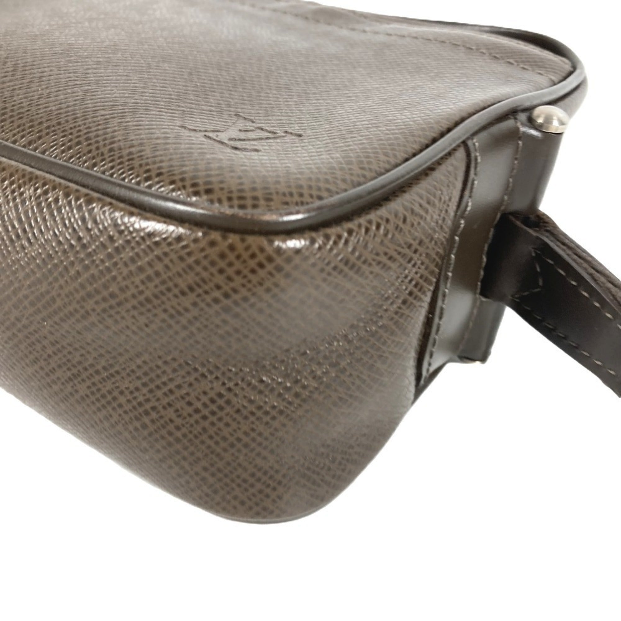 Louis Vuitton Brown Grizzly Taiga Leather Leather Clutch Bag (Pre-Owned)