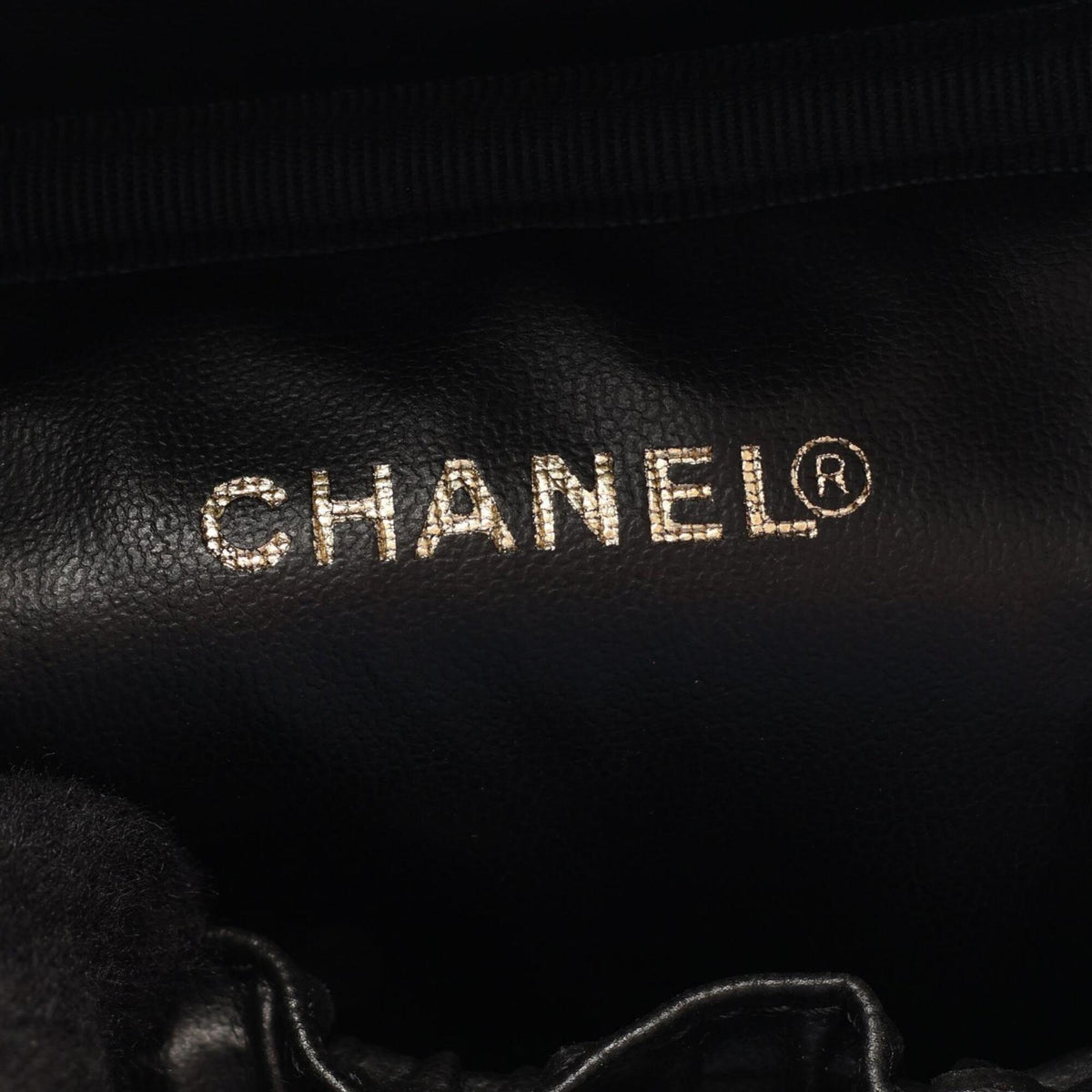 Chanel Black Grained Calfskin Handbag (Pre-Owned)