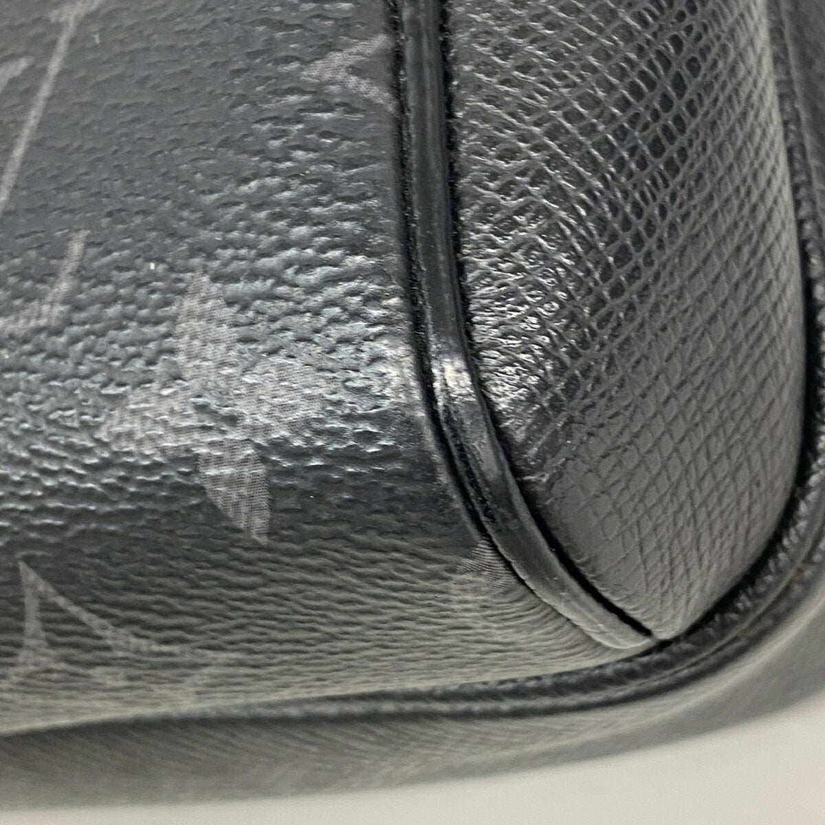 Louis Vuitton Black Shoulder Bag (Pre-Owned)