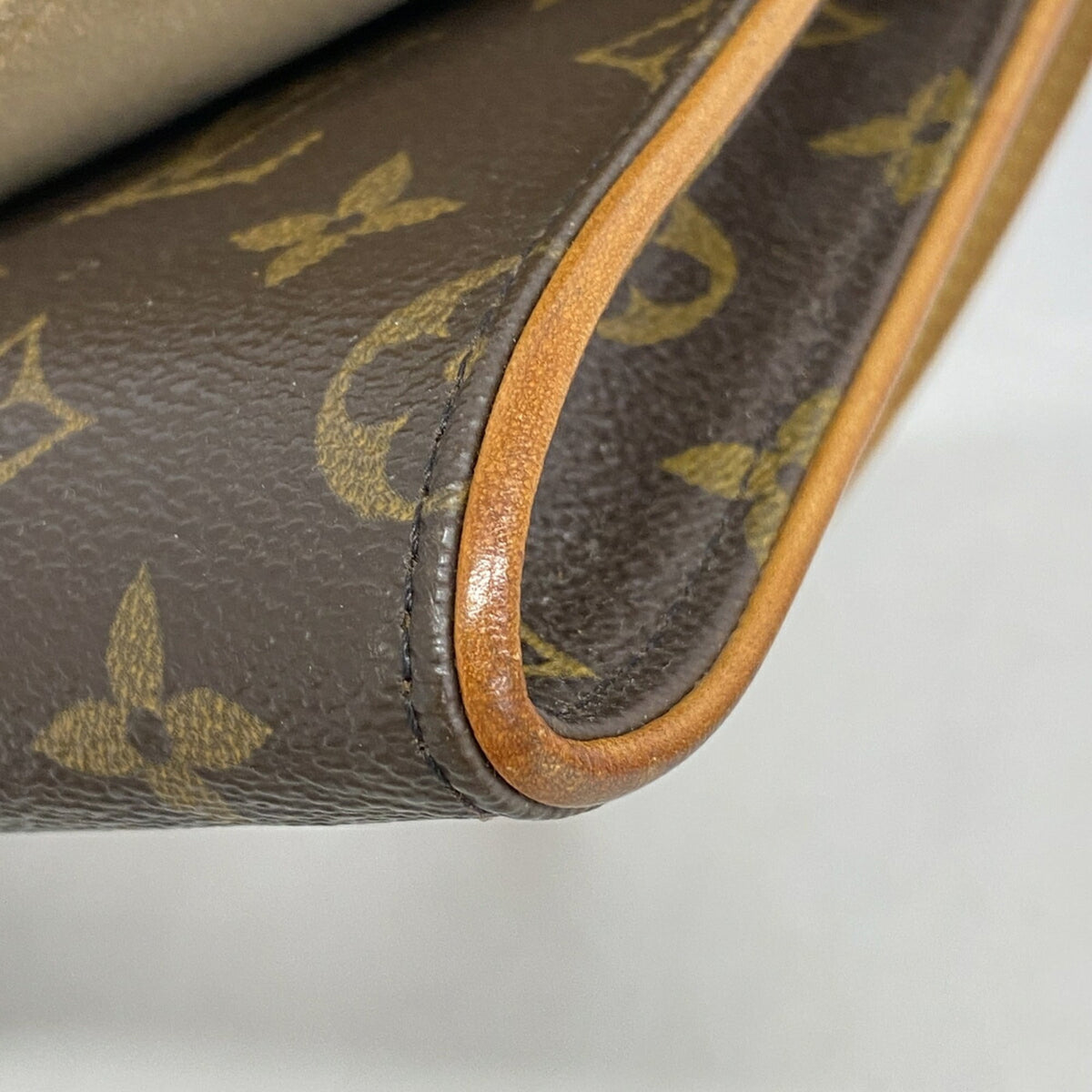Louis Vuitton Brown Shoulder Bag (Pre-Owned)